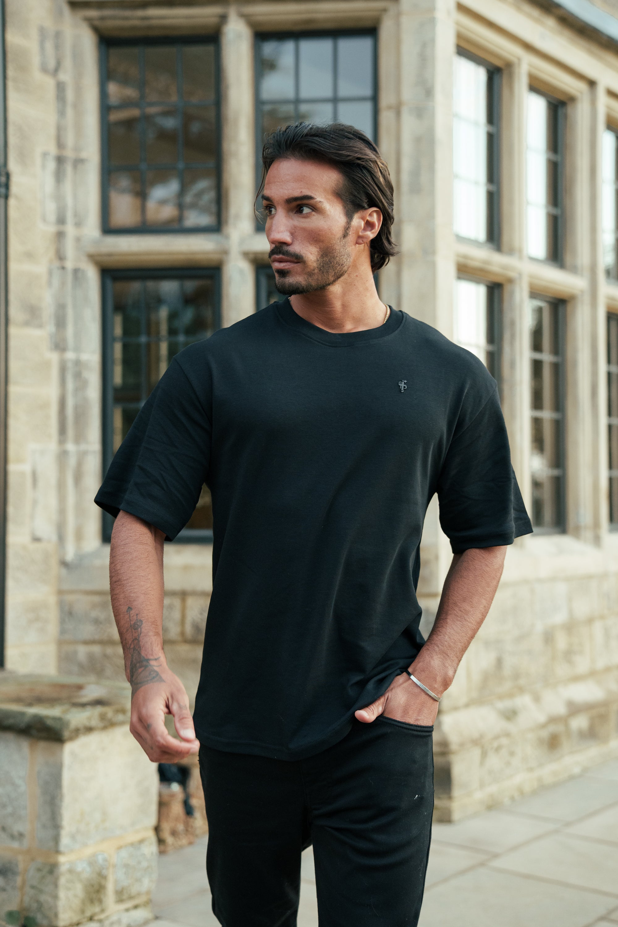 Schwarzes Oversized-T-Shirt mit Rundhalsausschnitt - FSH1418