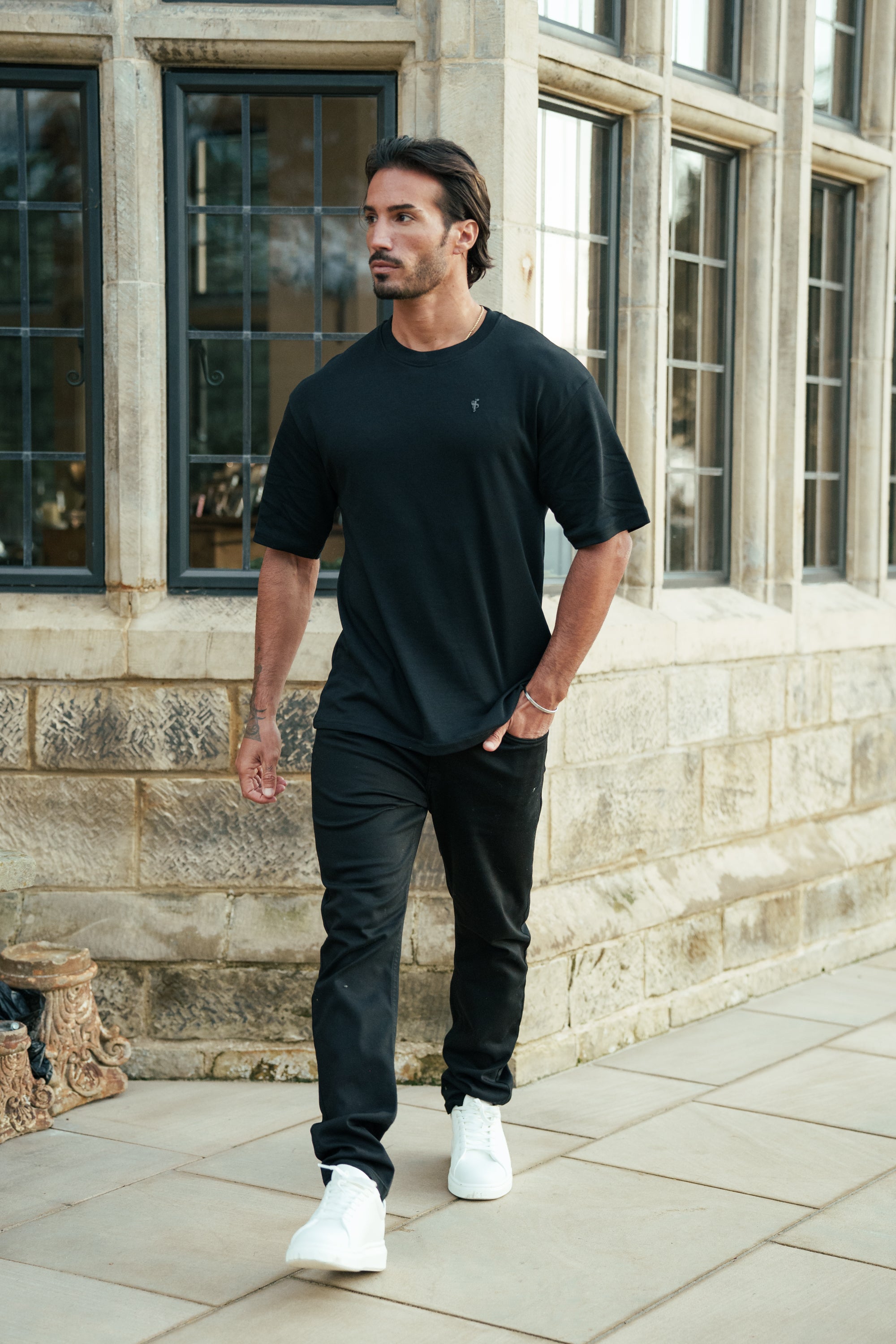 Schwarzes Oversized-T-Shirt mit Rundhalsausschnitt - FSH1418