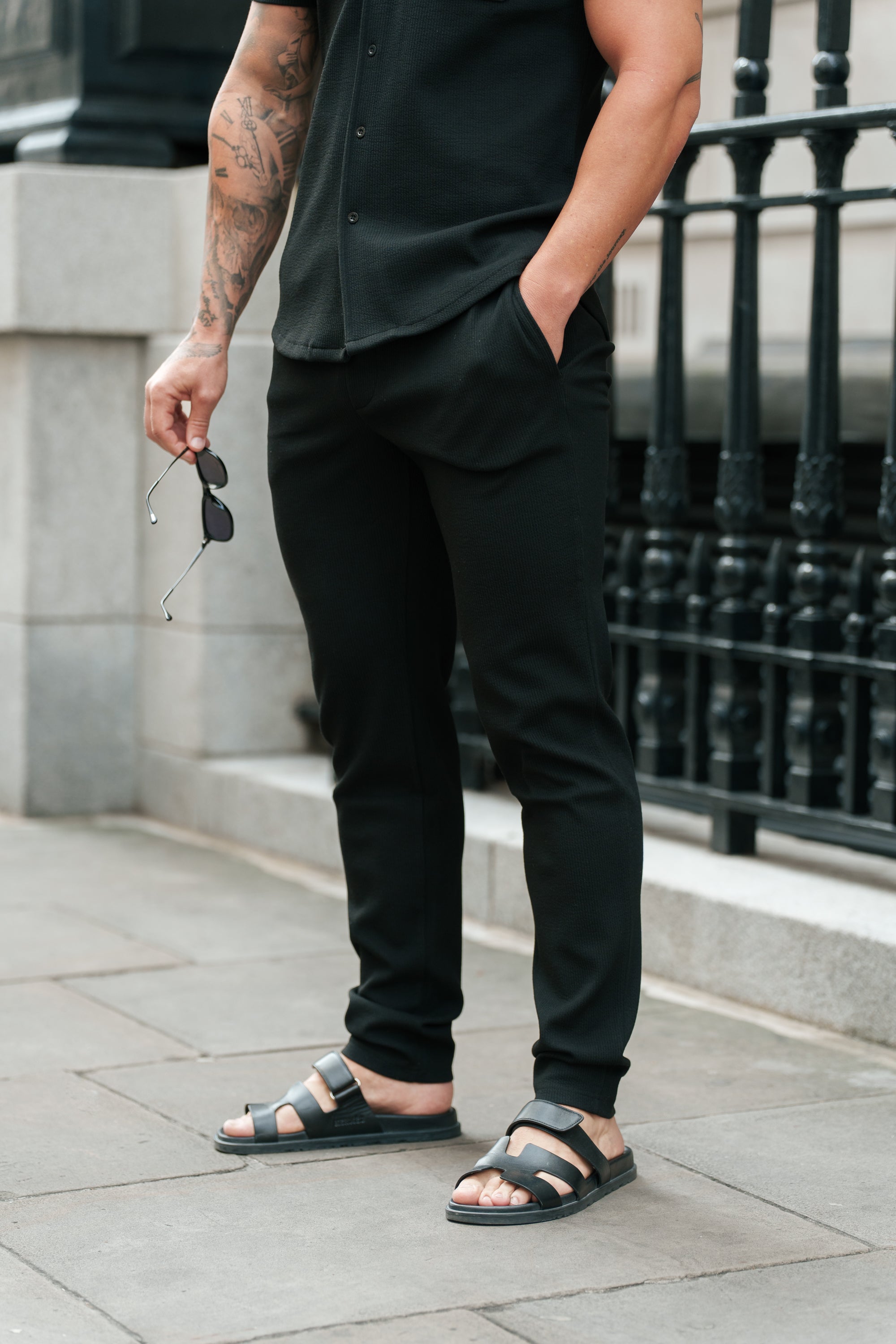 Schmale Cordhose aus Jersey in Schwarz – FSR016 (VORBESTELLUNG 15. JUNI)