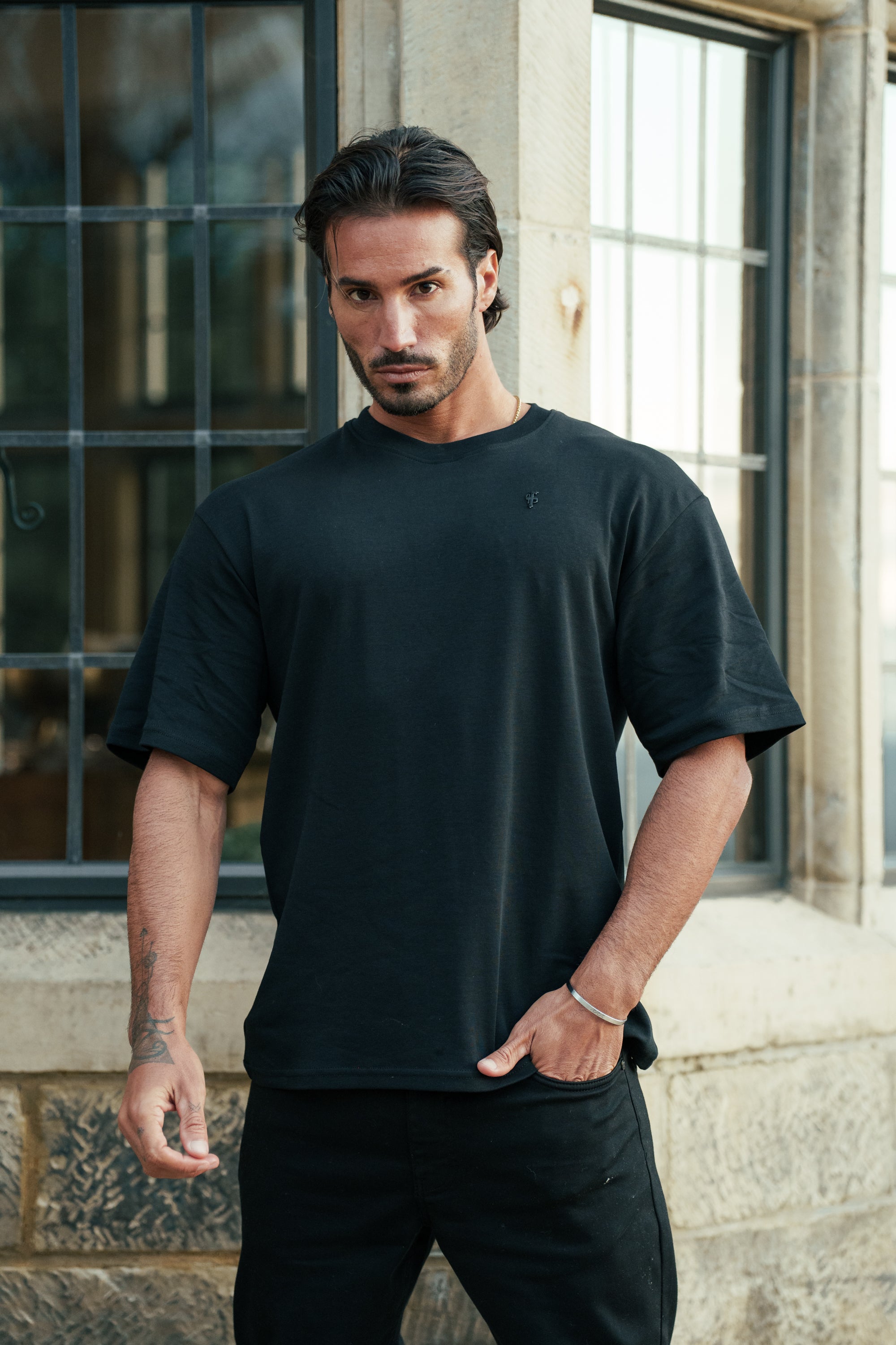Schwarzes Oversized-T-Shirt mit Rundhalsausschnitt - FSH1418