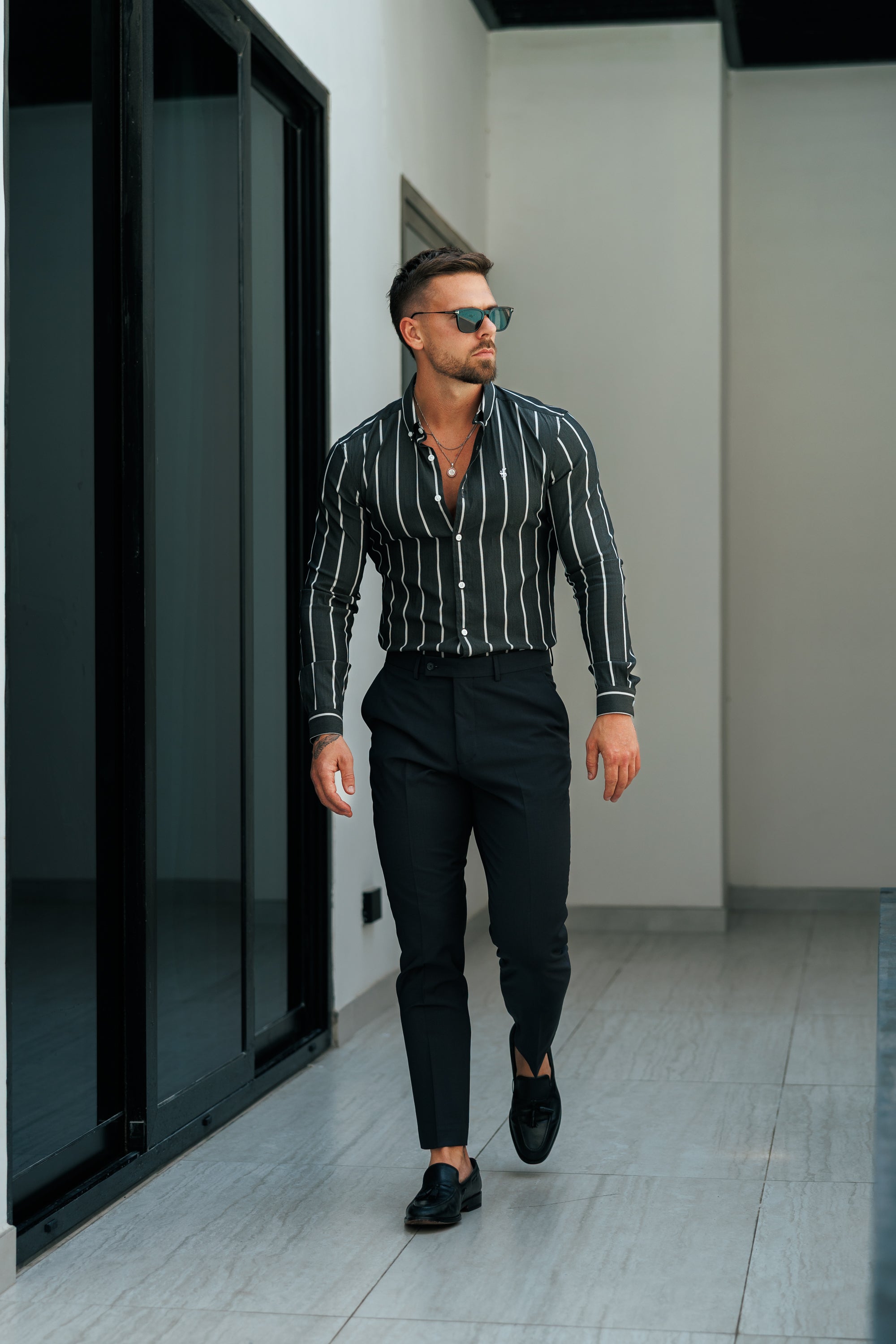 Super Slim Stretch Langarmshirt mit breiten Streifen in Anthrazit/Weiß und Button-Down-Kragen - FS1224
