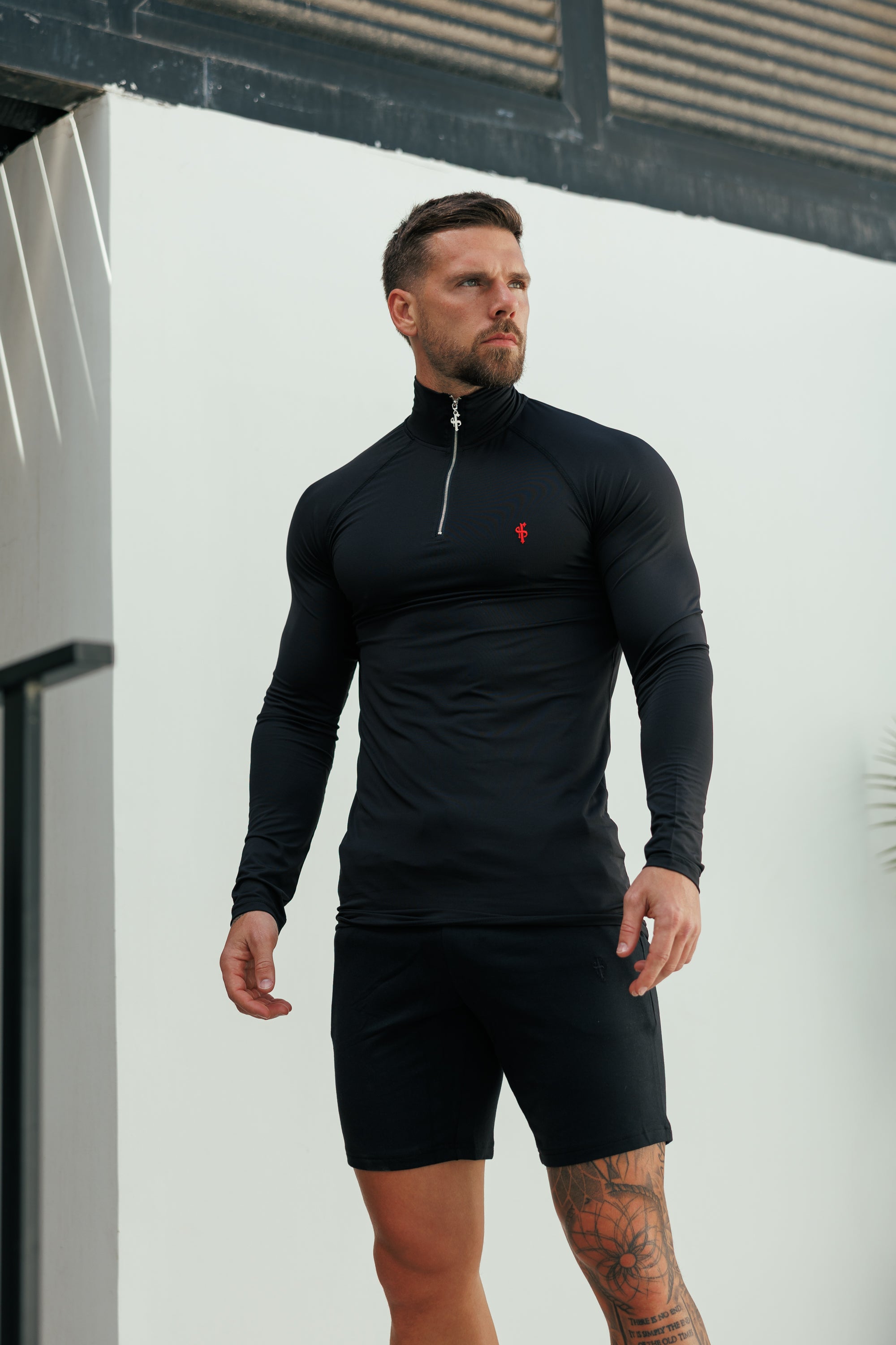 Muscle Fit Langarm-Sporttop mit halbem Reißverschluss, schwarz/rot - FSH1450