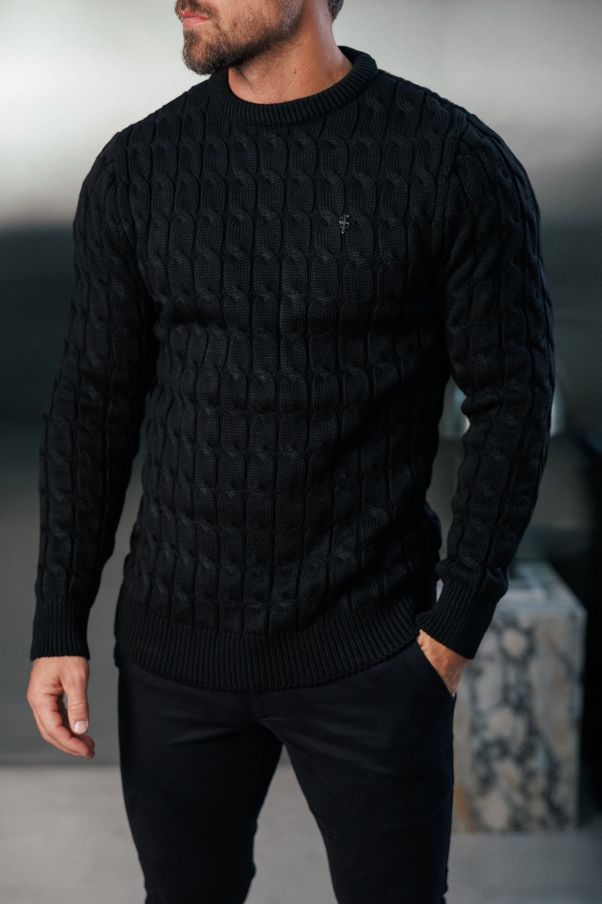 Grober Zopfstrickpullover in Schwarz - FSA055