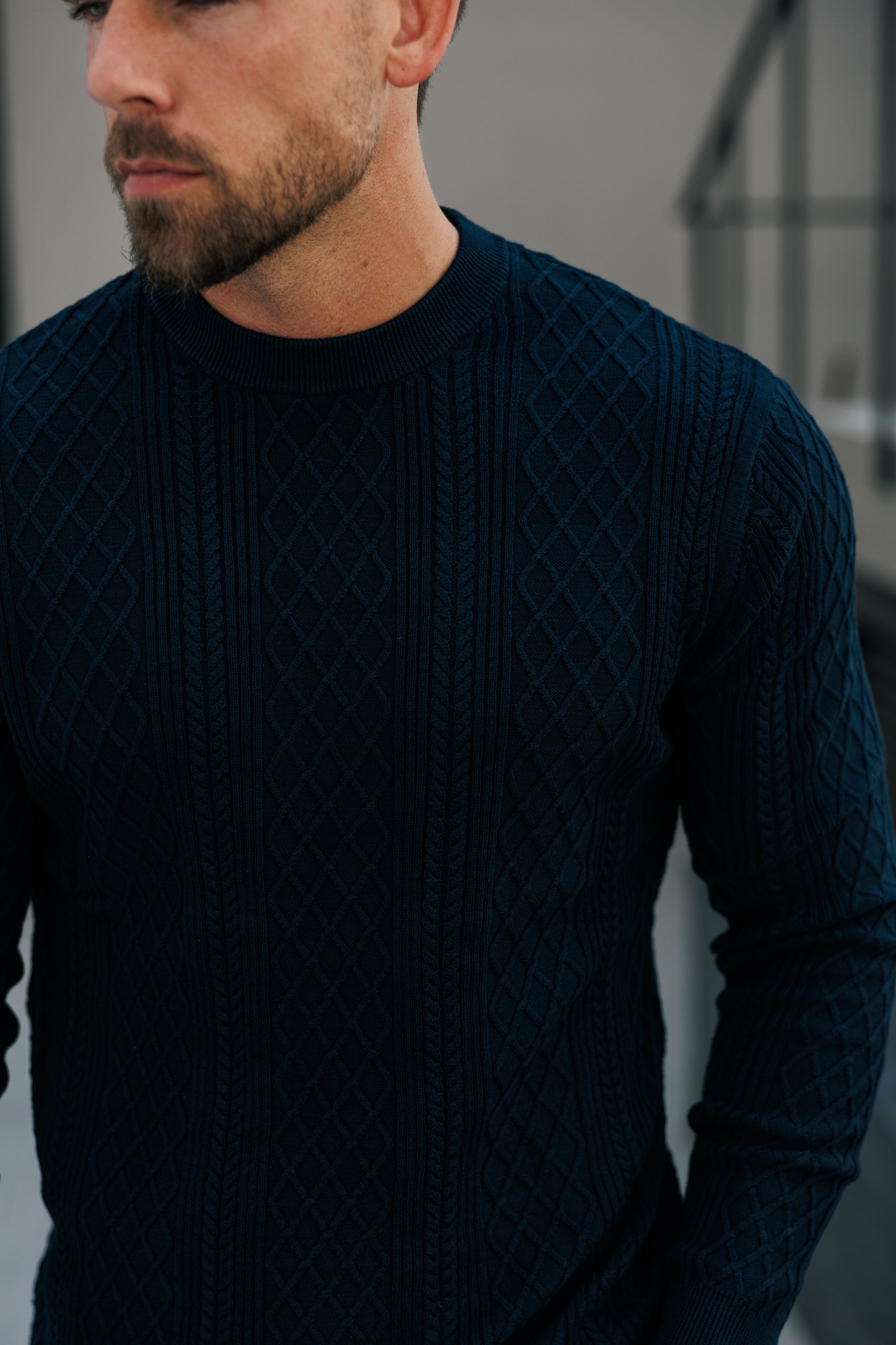 Feinstrickpullover mit Rautenmuster in Marineblau, langärmlig - FSA007