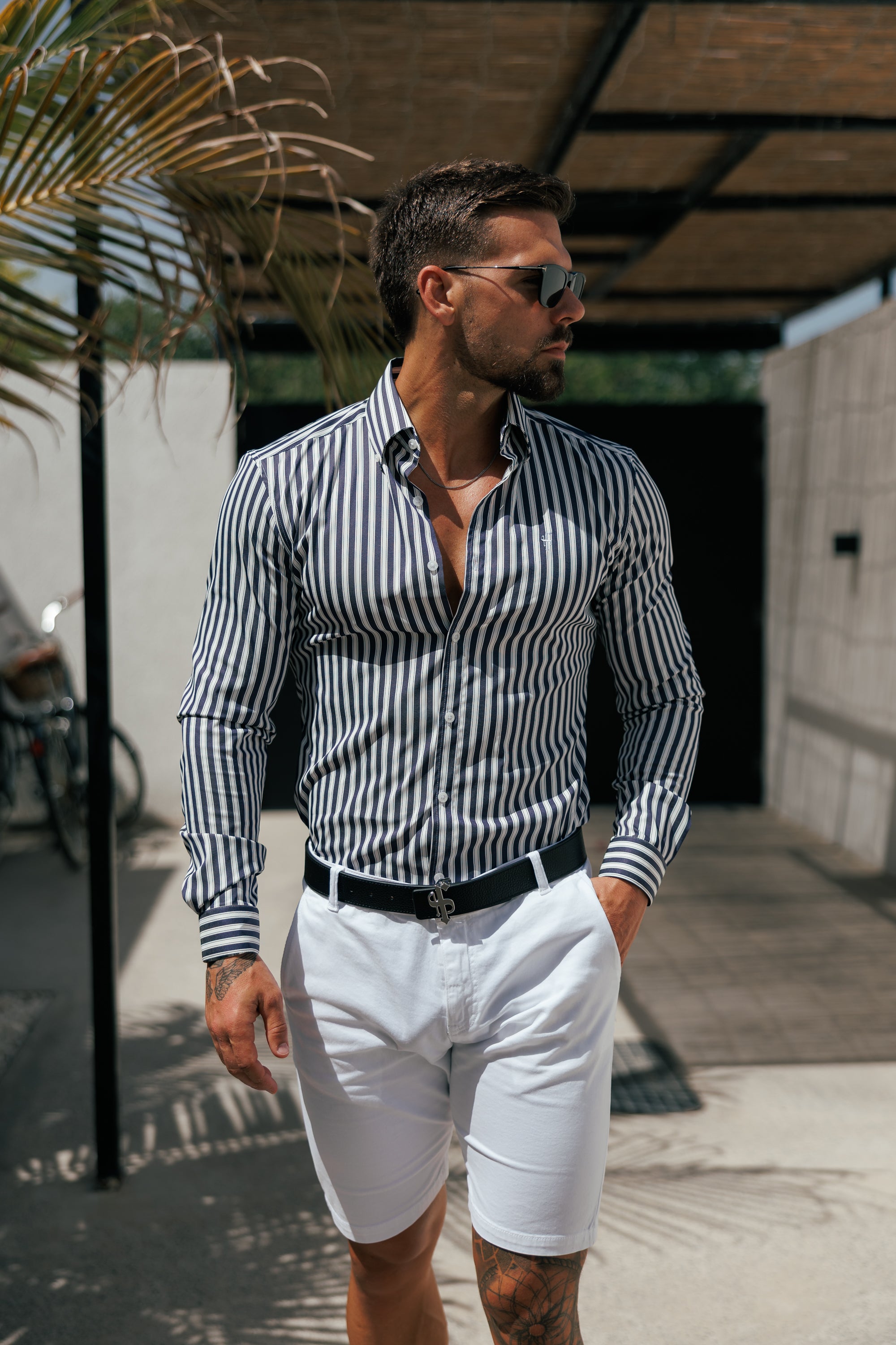 Schmal geschnittene, ecrufarbene Chino-Shorts - FSH228