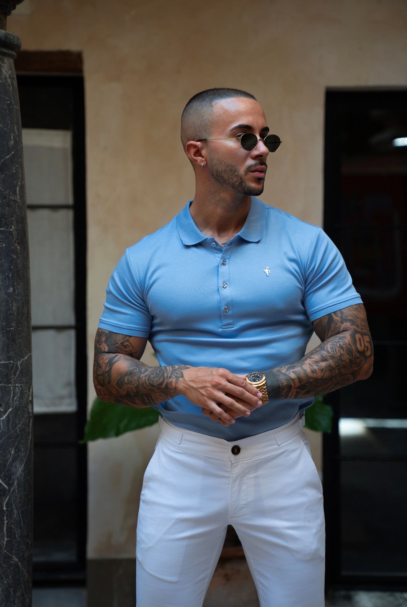 Klassisches Poloshirt aus Pima-Baumwolle mit kurzen Ärmeln in Blau/Silber – FSH1549