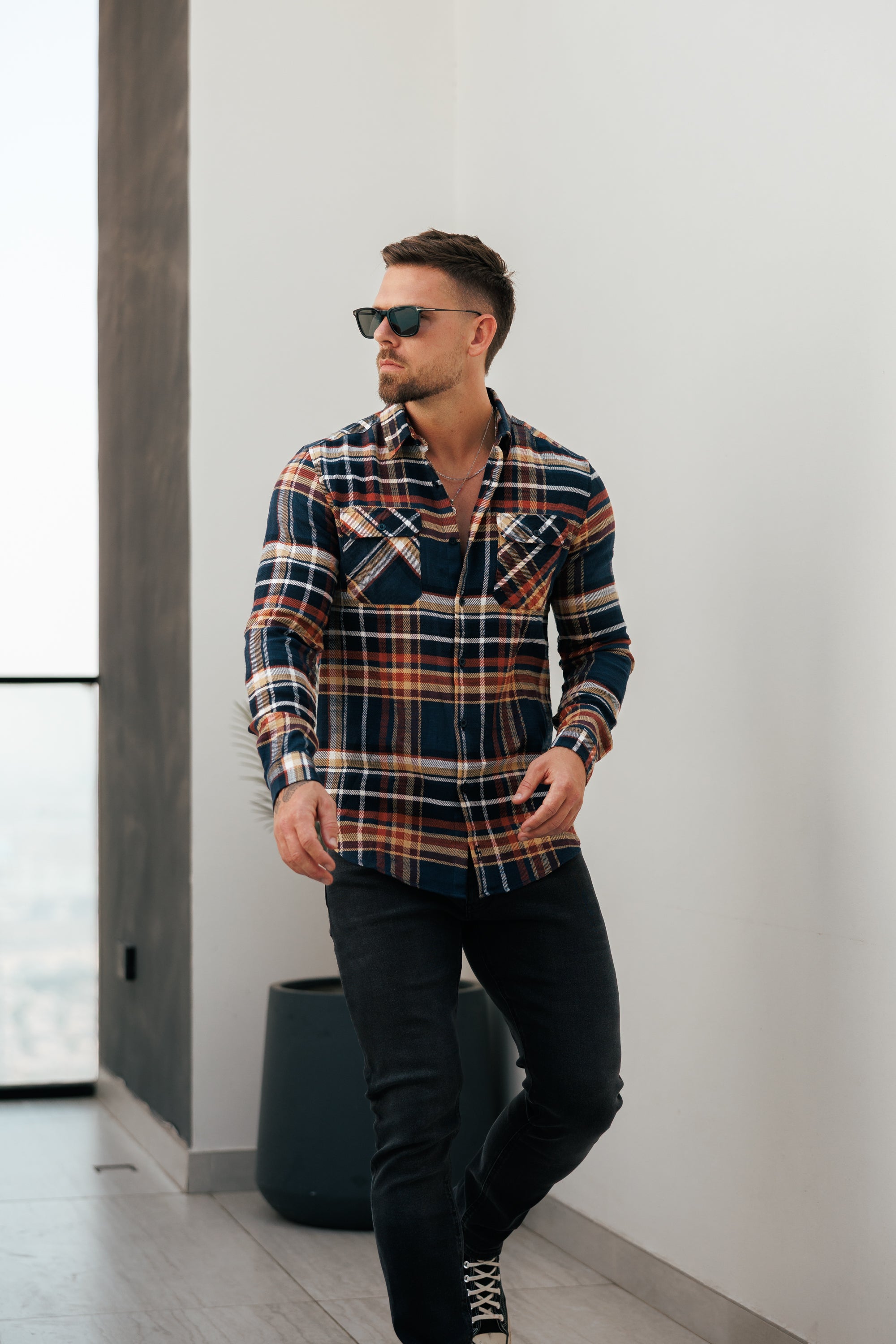 Marineblau/Hellbraun karierte Hemdjacke mit zwei Taschen - FS1197