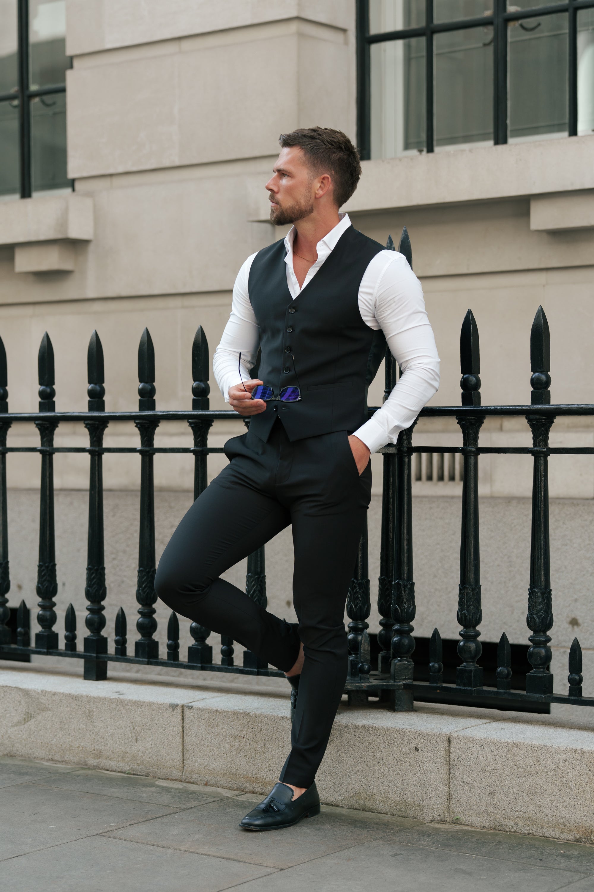Schmale, elegante schwarze Stretchhose - FST037