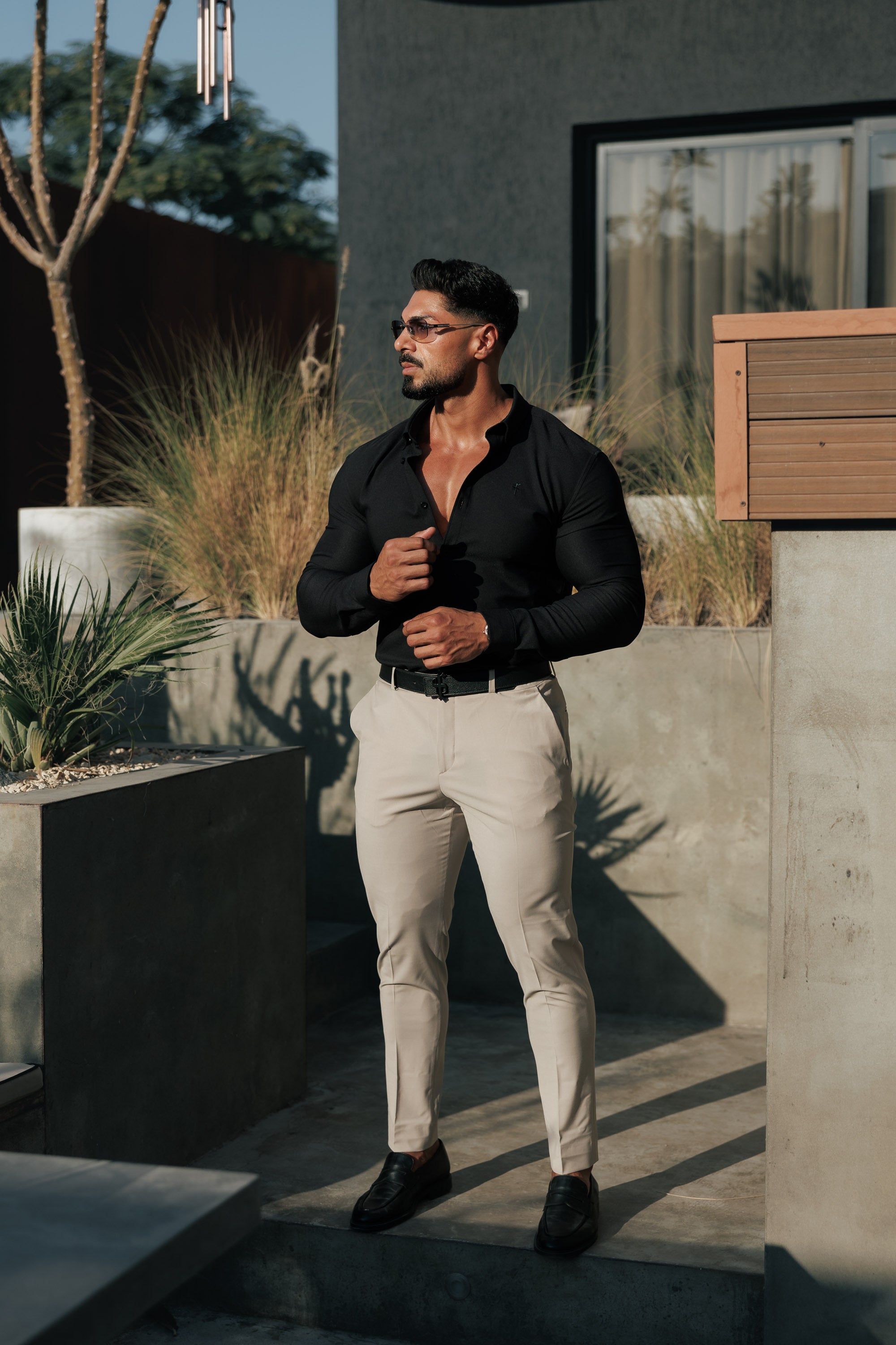 Schmale, elegante, taupefarbene Stretchhose - FST022