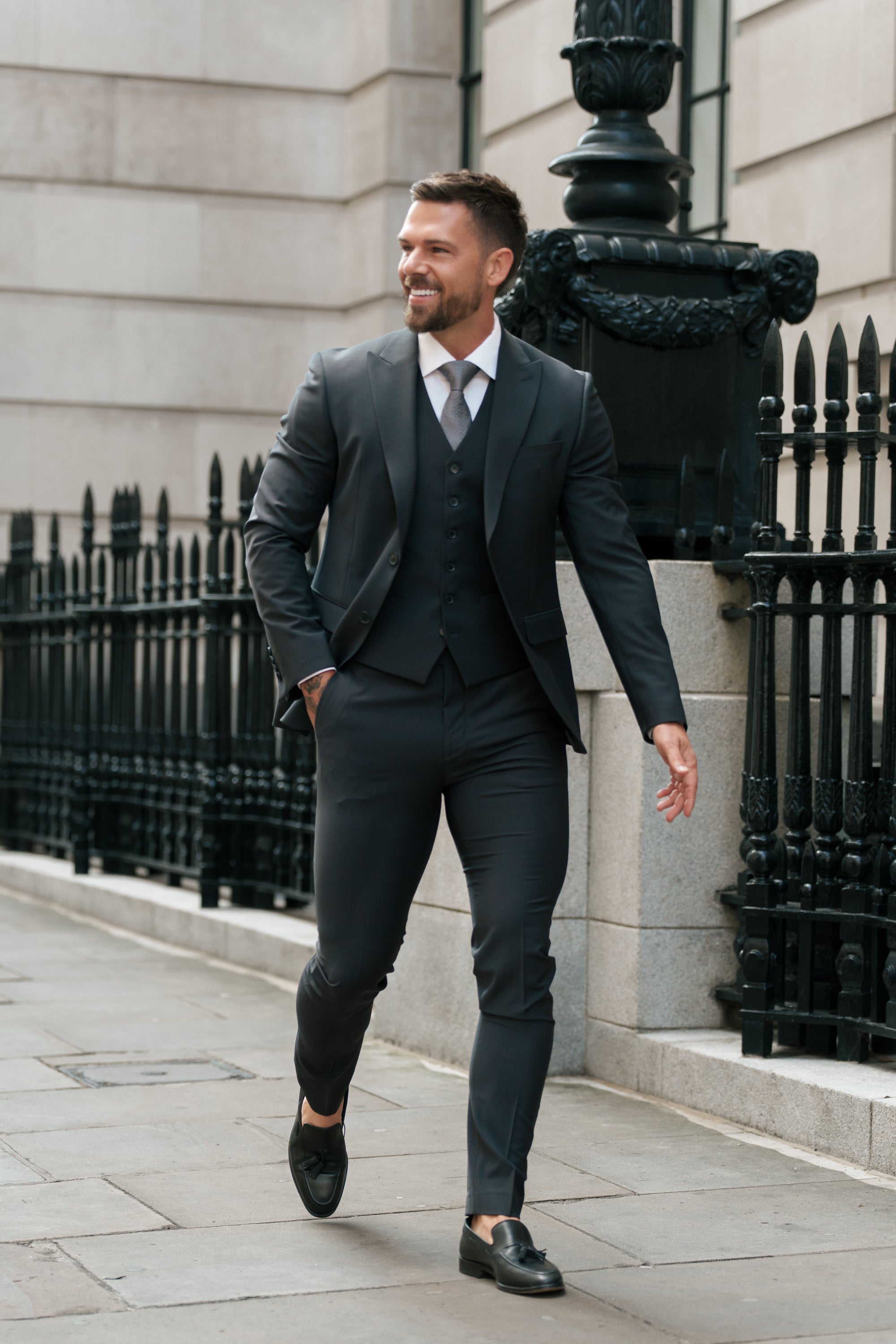 Schmale, elegante Stretchhose in Anthrazit - FST040