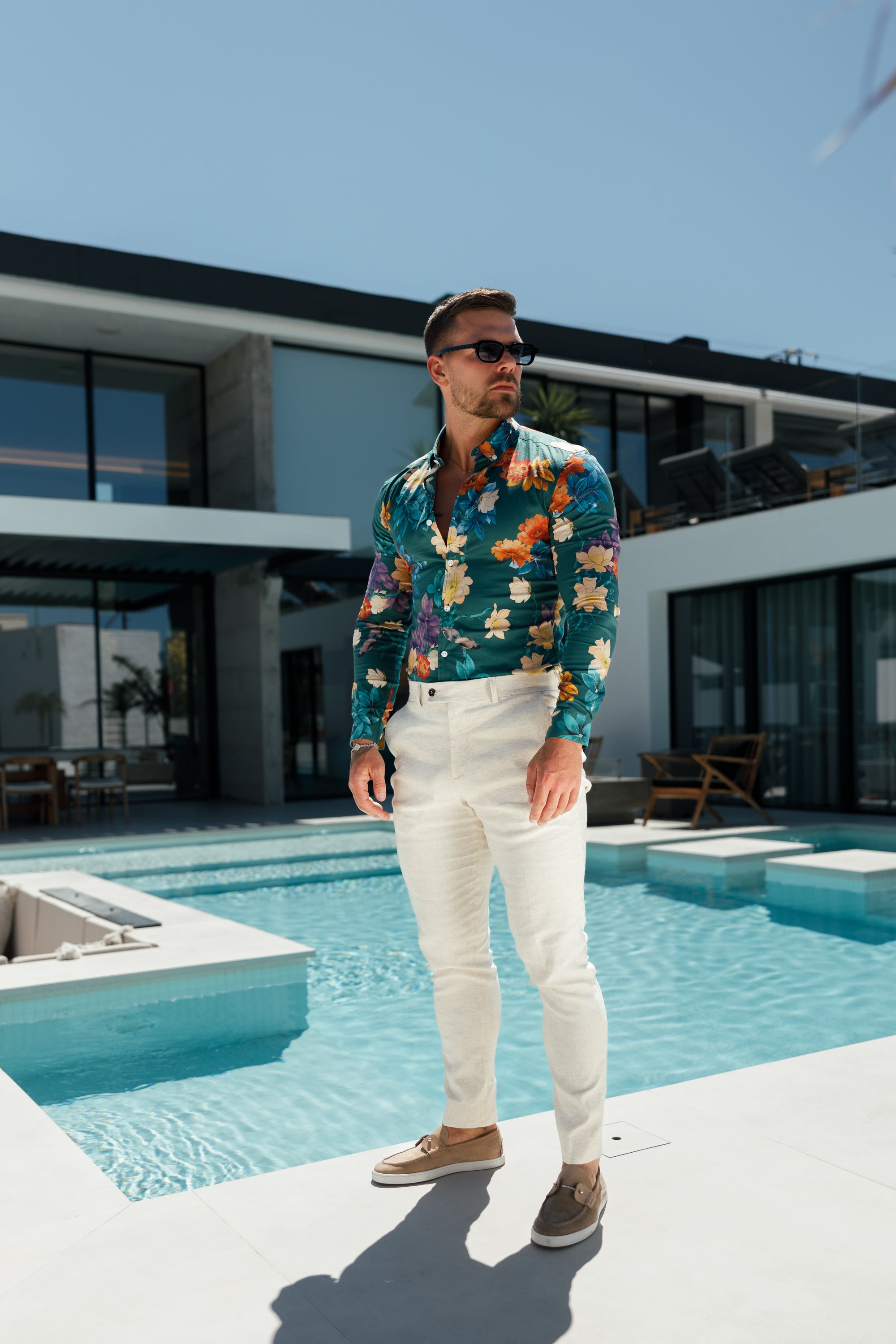 Schmale, elegante cremefarbene Leinenhose mit Gürtelschlaufen - FST019