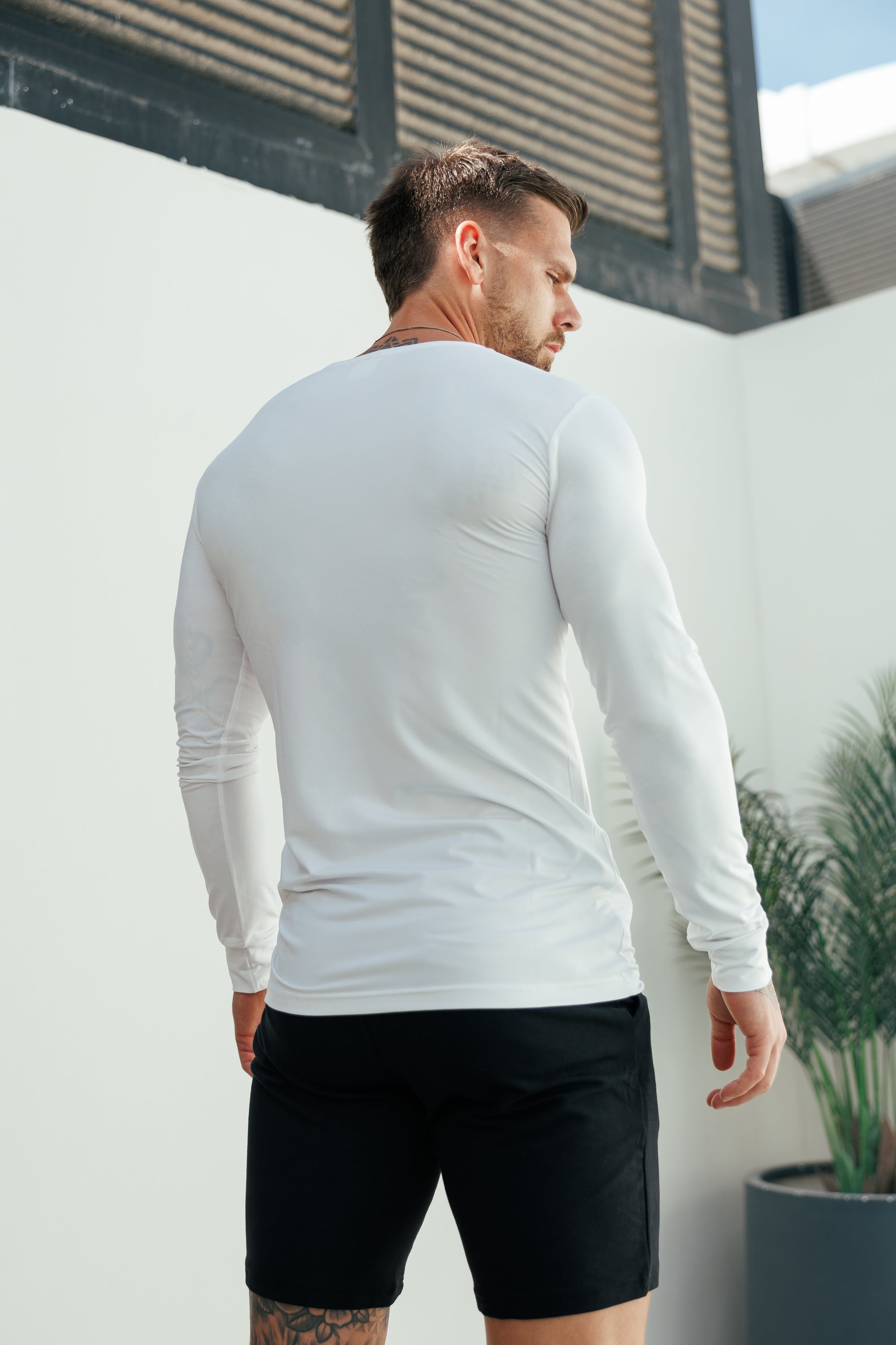 Muskelbetontes, langärmeliges, weißes Gym-Top mit Rundhalsausschnitt - FSH885