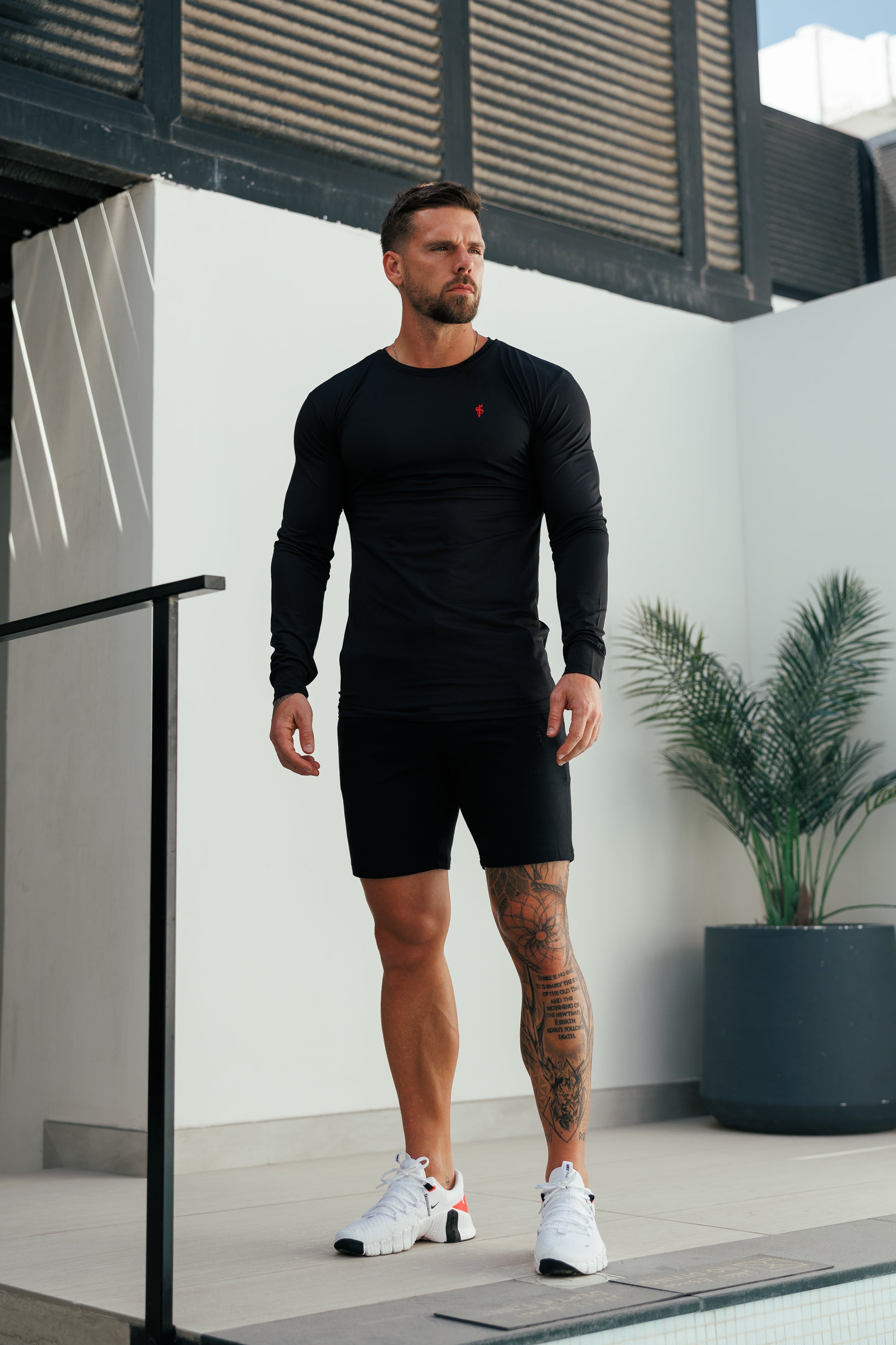 Muscle Fit Langarm-Sportshirt, schwarz/rot - FSH1440