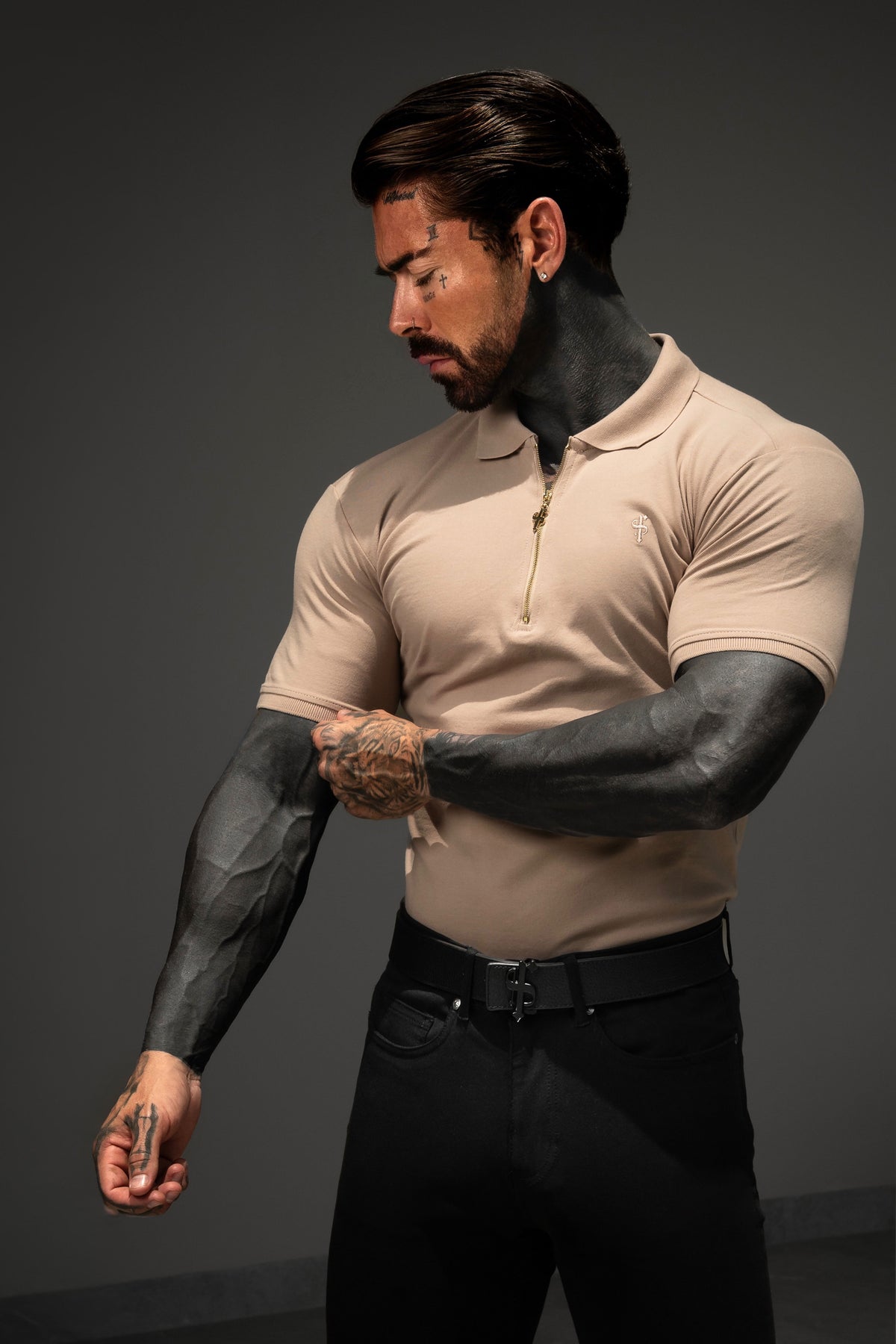 Klassisches beige-goldenes Polo-Shirt mit Reißverschluss - FSH1522