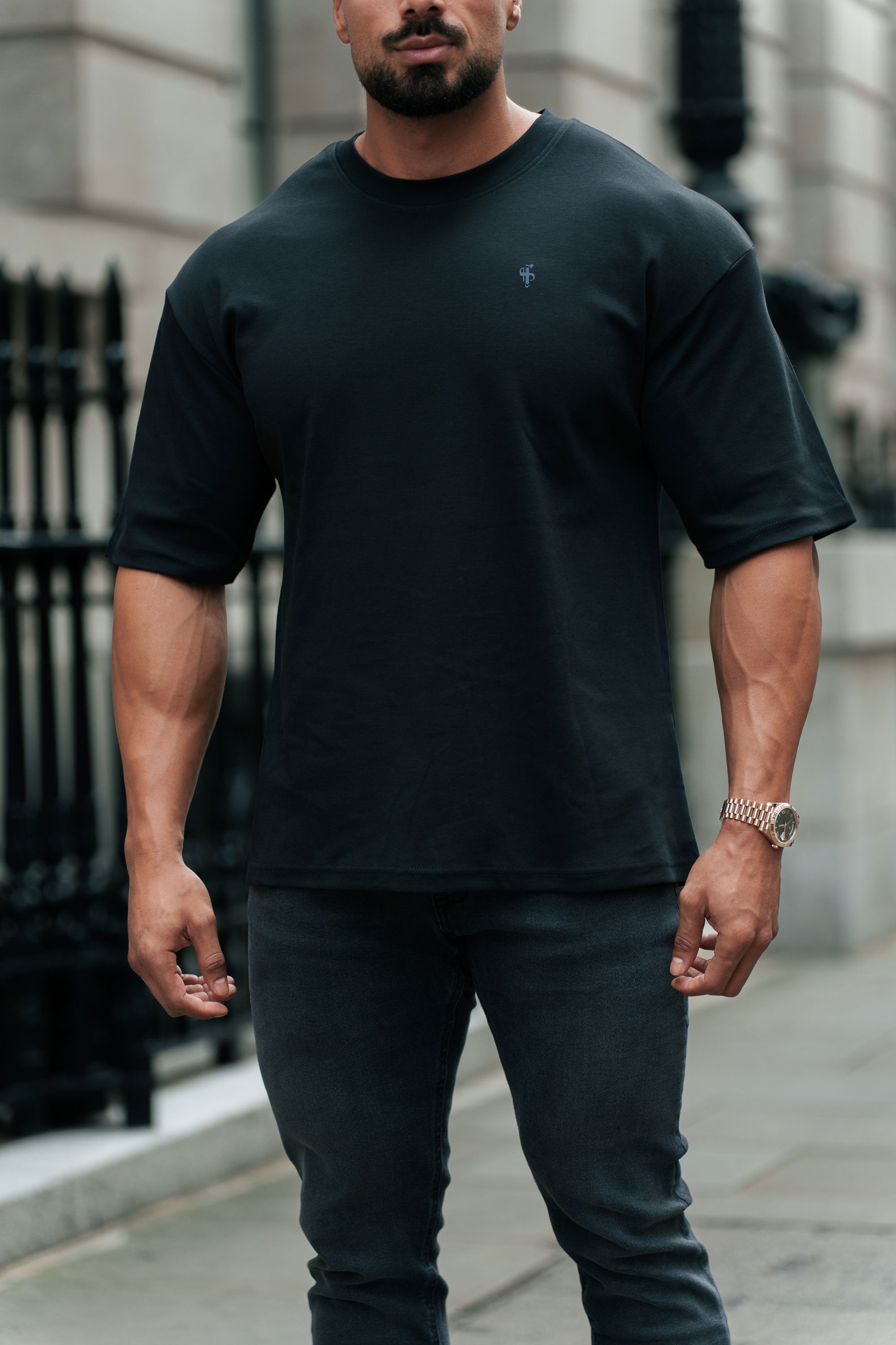 Schwarzes Oversized-T-Shirt mit Rundhalsausschnitt - FSH1418
