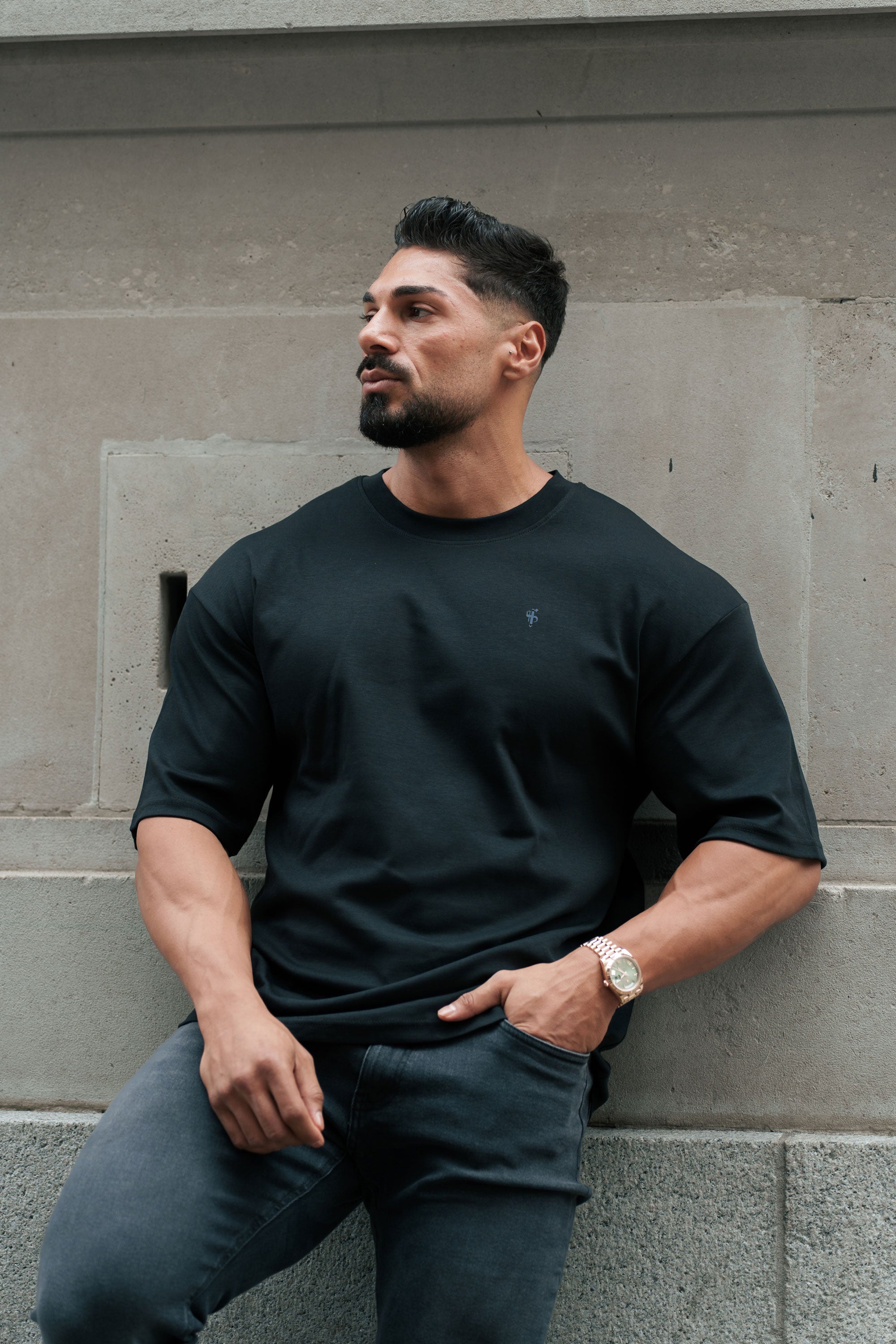 Schwarzes Oversized-T-Shirt mit Rundhalsausschnitt - FSH1418