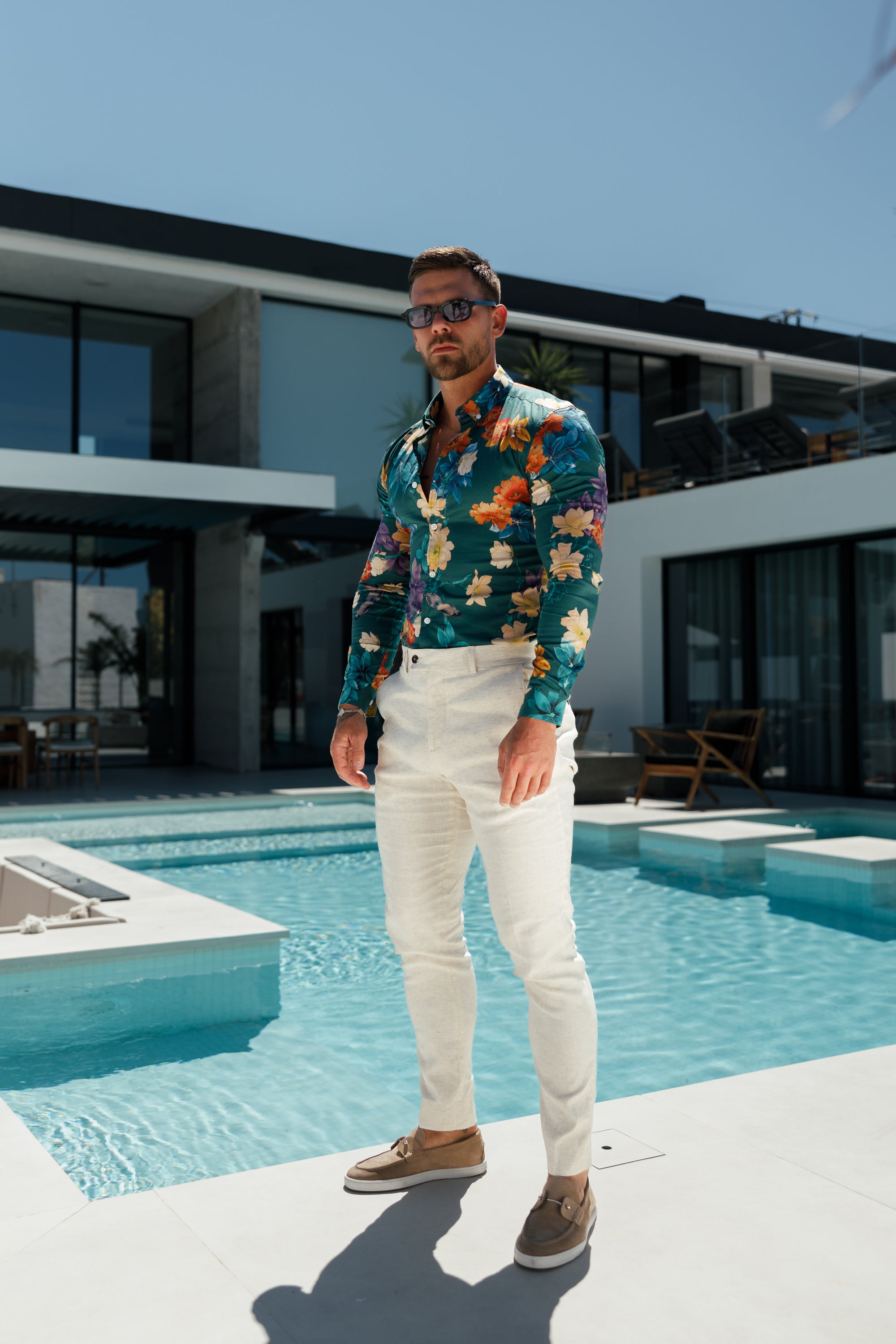 Schmale, elegante cremefarbene Leinenhose mit Gürtelschlaufen - FST019