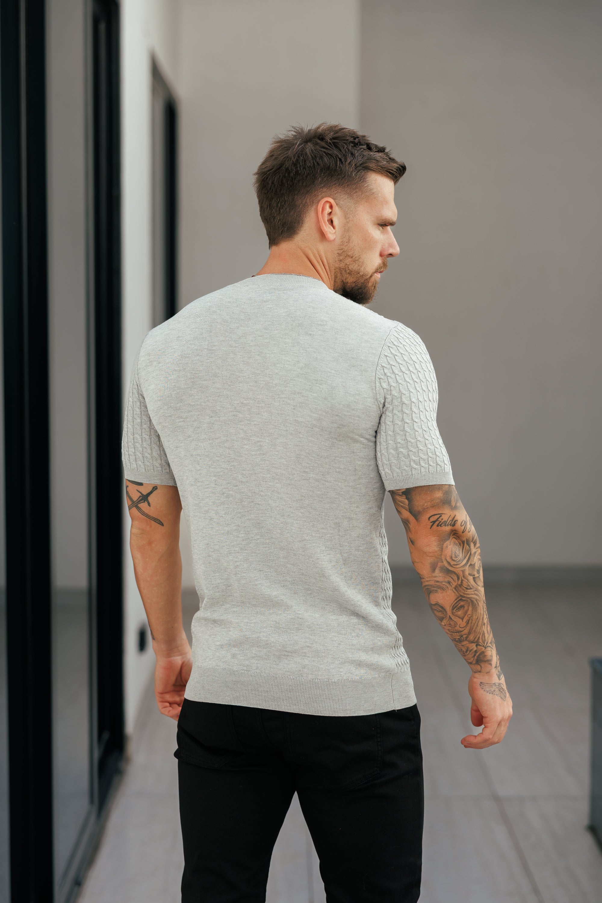T-Shirt mit Kettenstrickfront, Rundhalsausschnitt, silbergrau, Kurzarm - FSR056