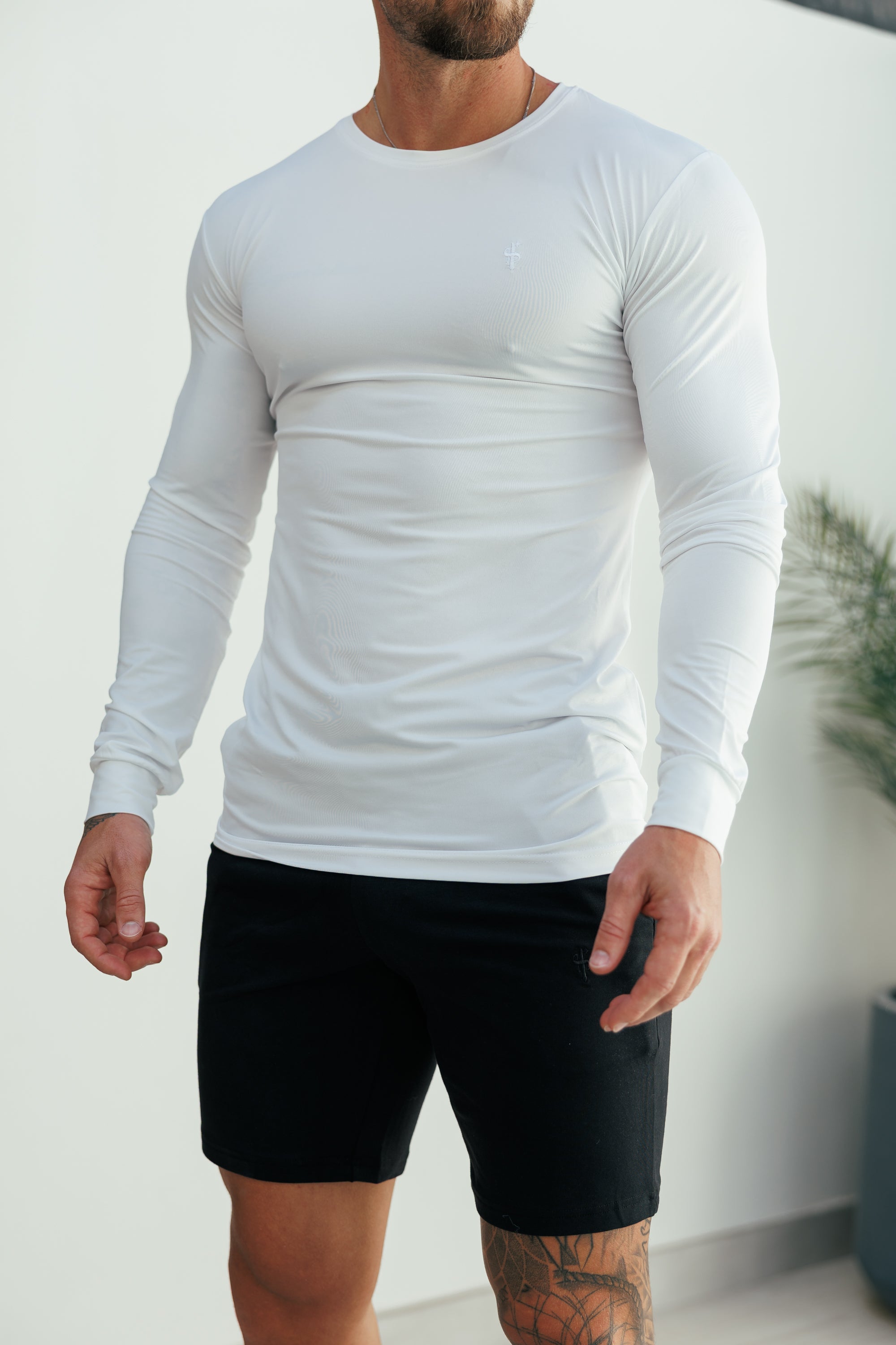 Muskelbetontes, langärmeliges, weißes Gym-Top mit Rundhalsausschnitt - FSH885
