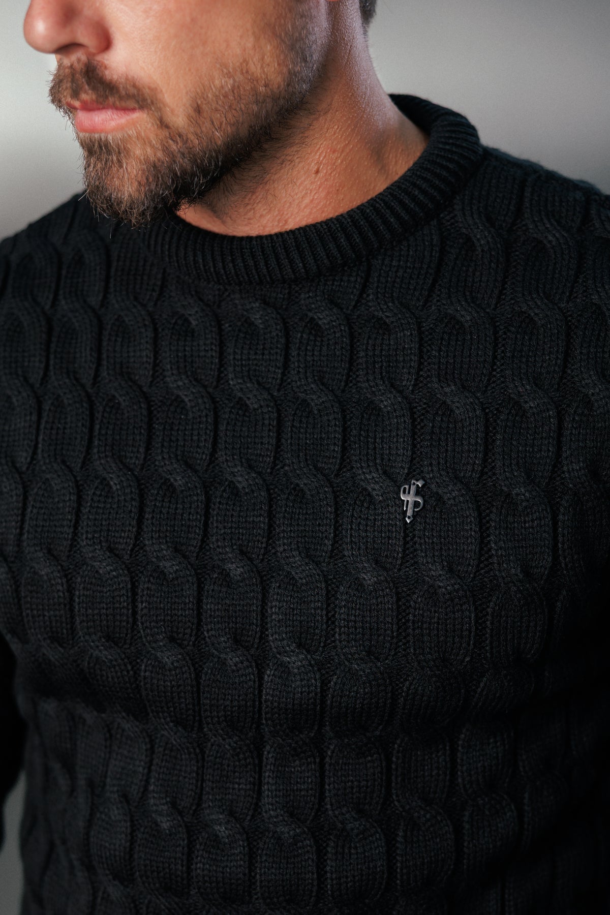 Grober Zopfstrickpullover in Schwarz - FSA055