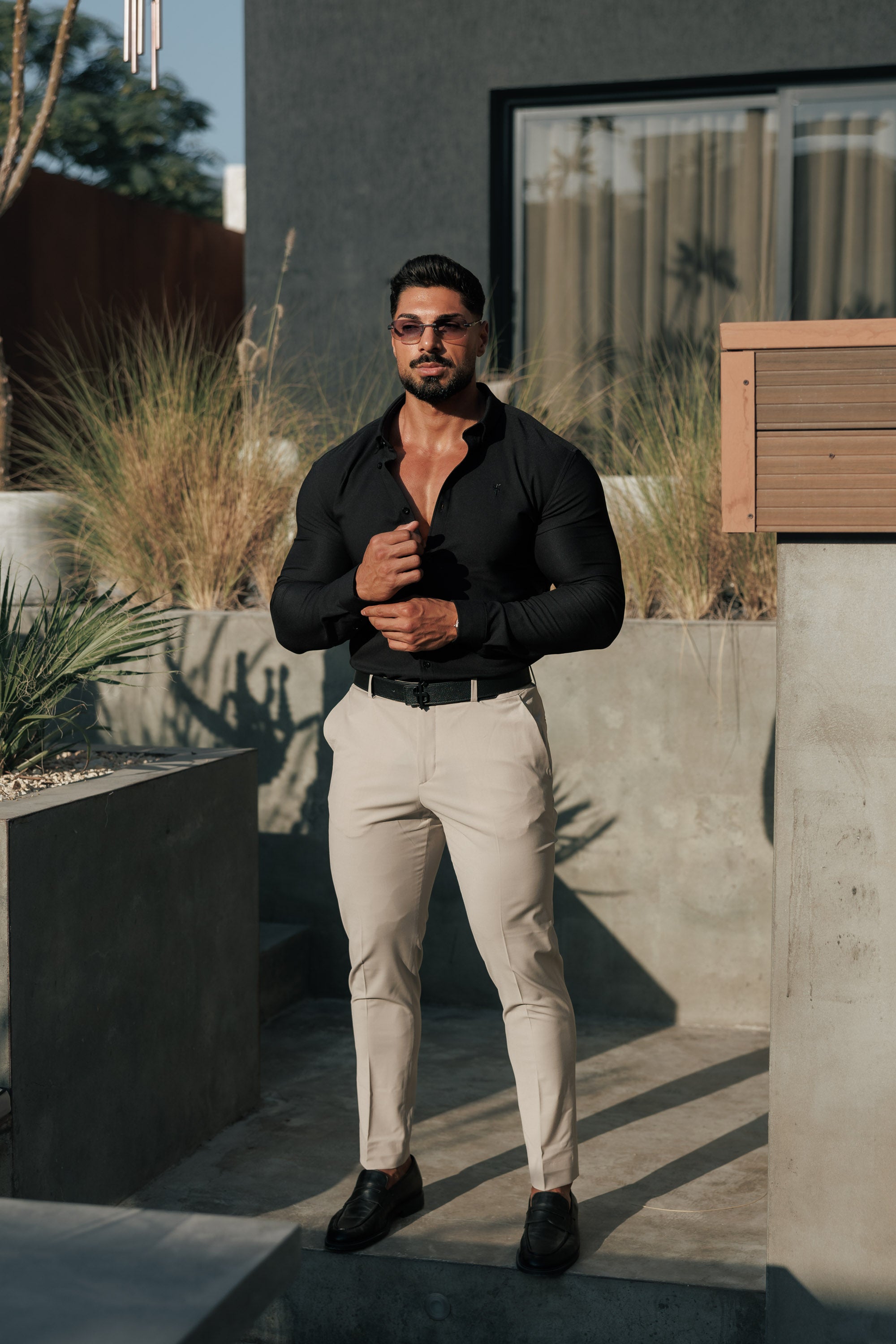 Schmale, elegante, taupefarbene Stretchhose - FST022