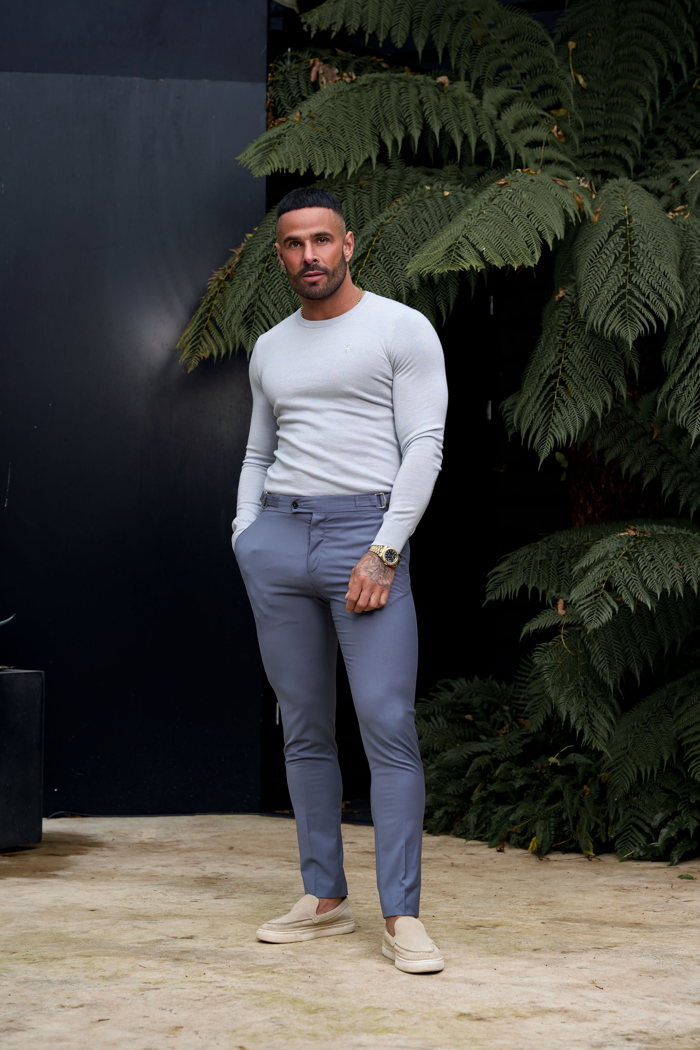 Schmale, elegante graue Stretchhose mit seitlichen Verstellmöglichkeiten - FST024