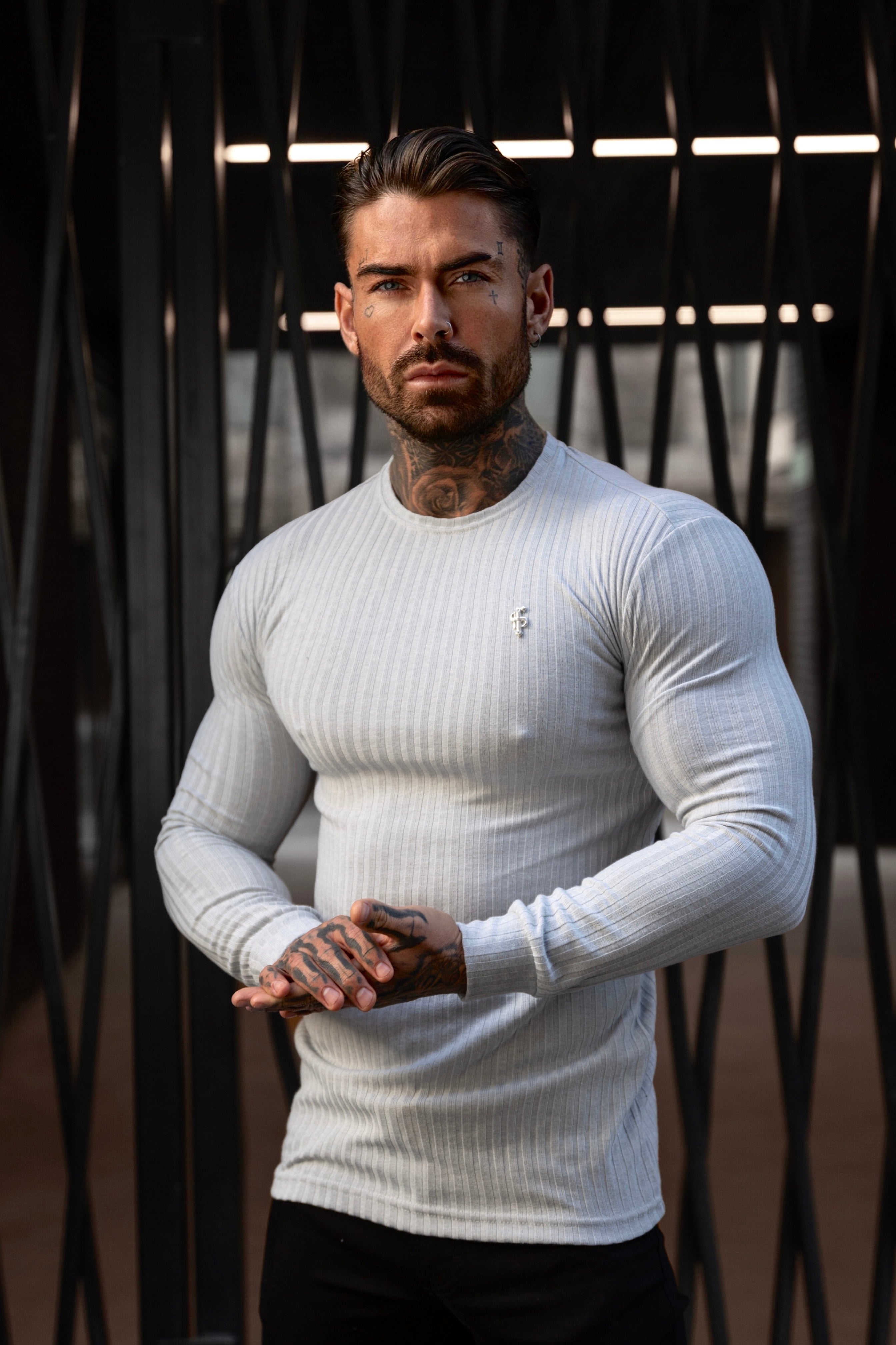 Classic Light Grey Ribbed Knit Jumper With Silver Metal Emblem - FSH949