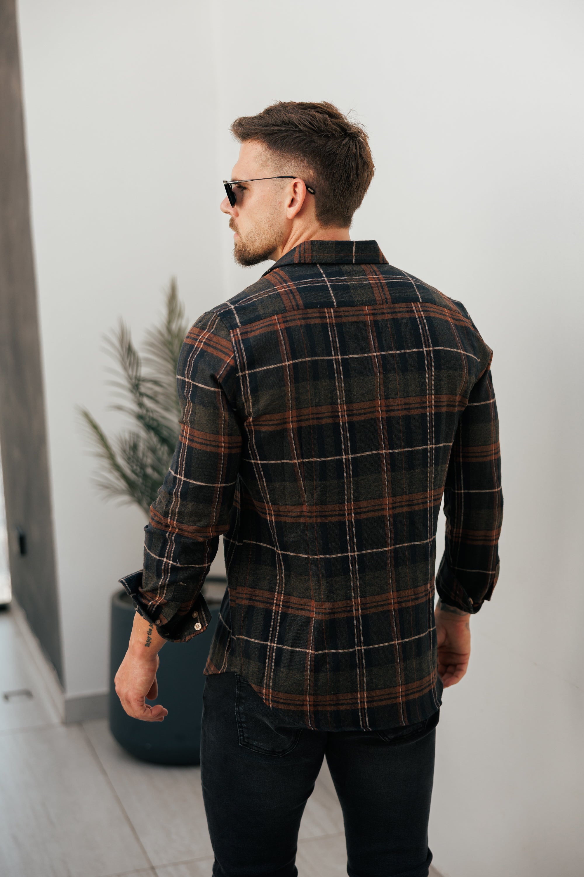 Braune karierte Hemdjacke mit zwei Taschen - FS1196