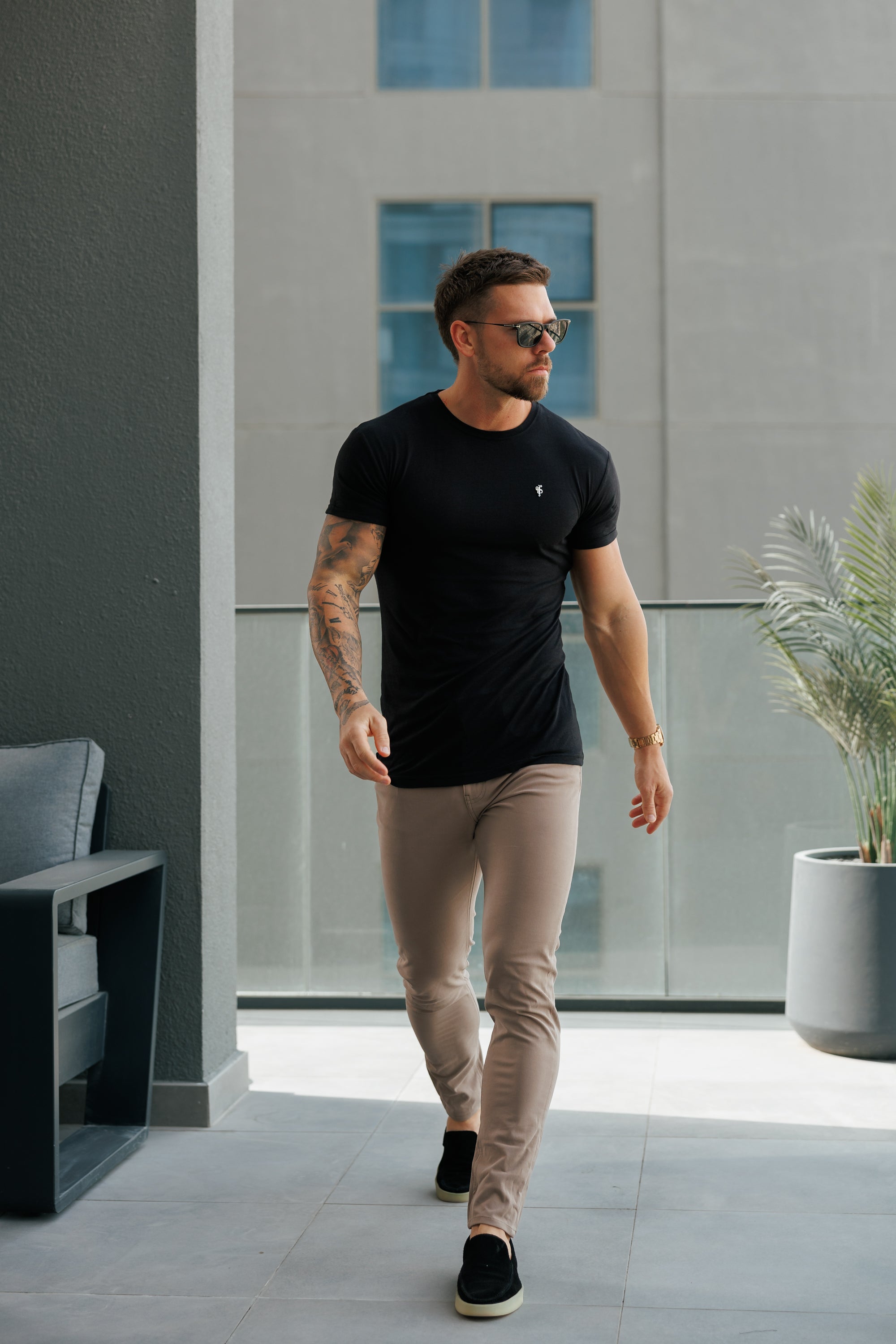 Schwarzes / silbernes Bambus-T-Shirt mit Rundhalsausschnitt - FSH1210 (VORBESTELLUNG 24. APRIL)