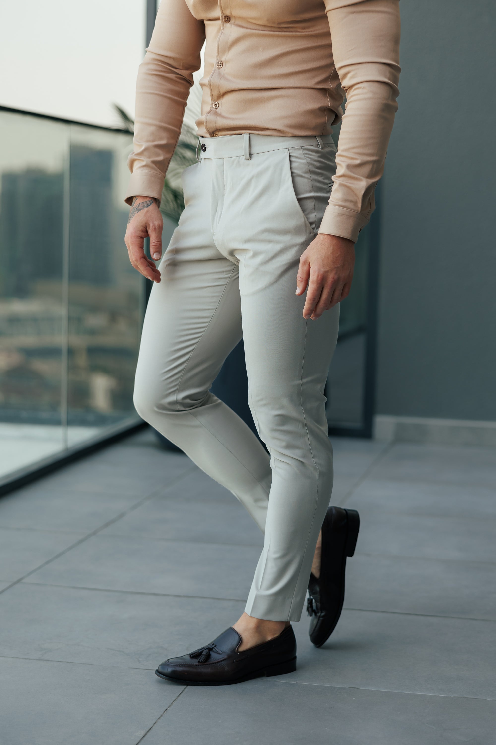 Schmale, elegante Stretchhose in Steinfarbe - FST029
