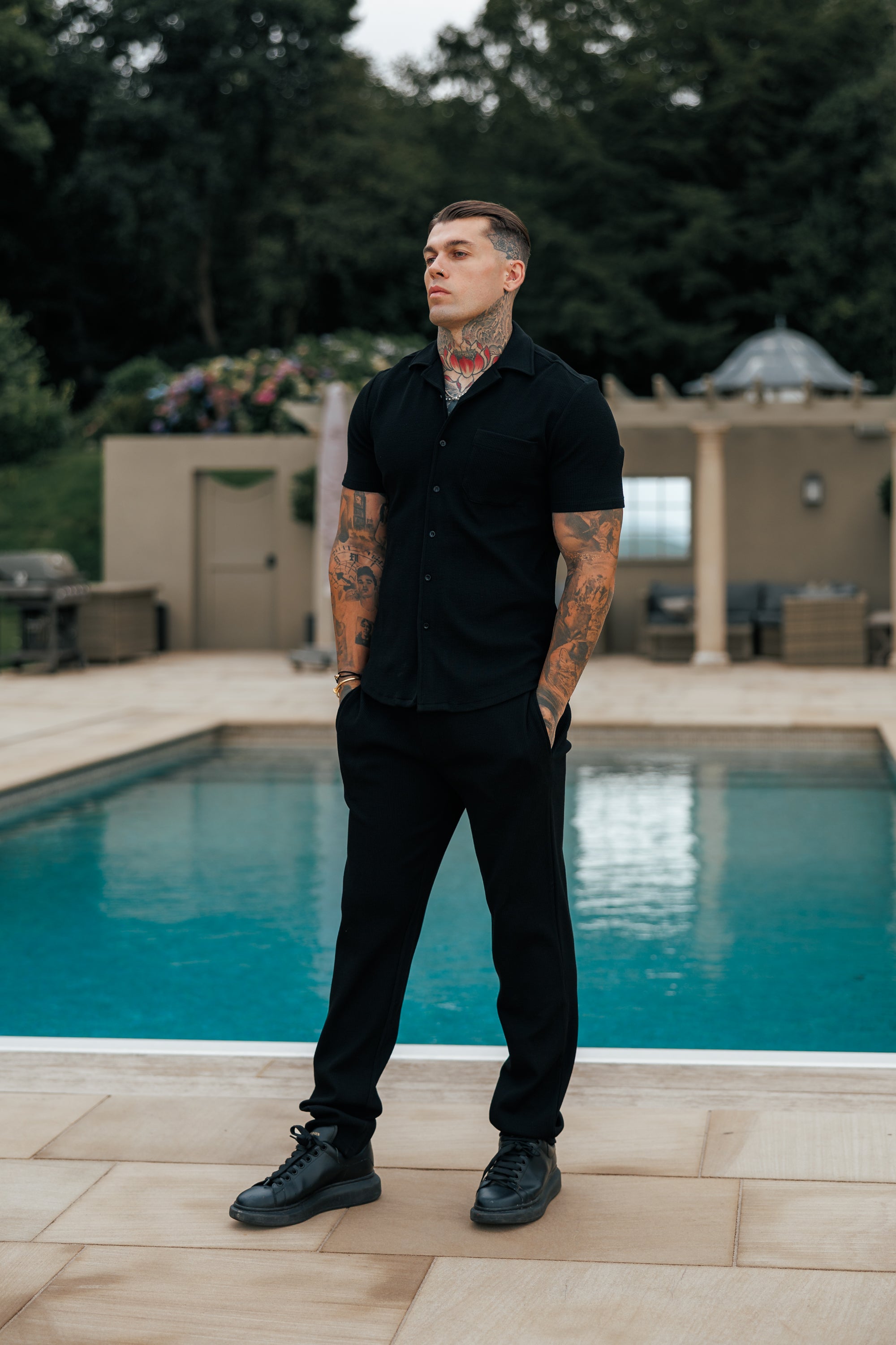 Schmale Cordhose aus Jersey in Schwarz – FSR016 (VORBESTELLUNG 15. JUNI)