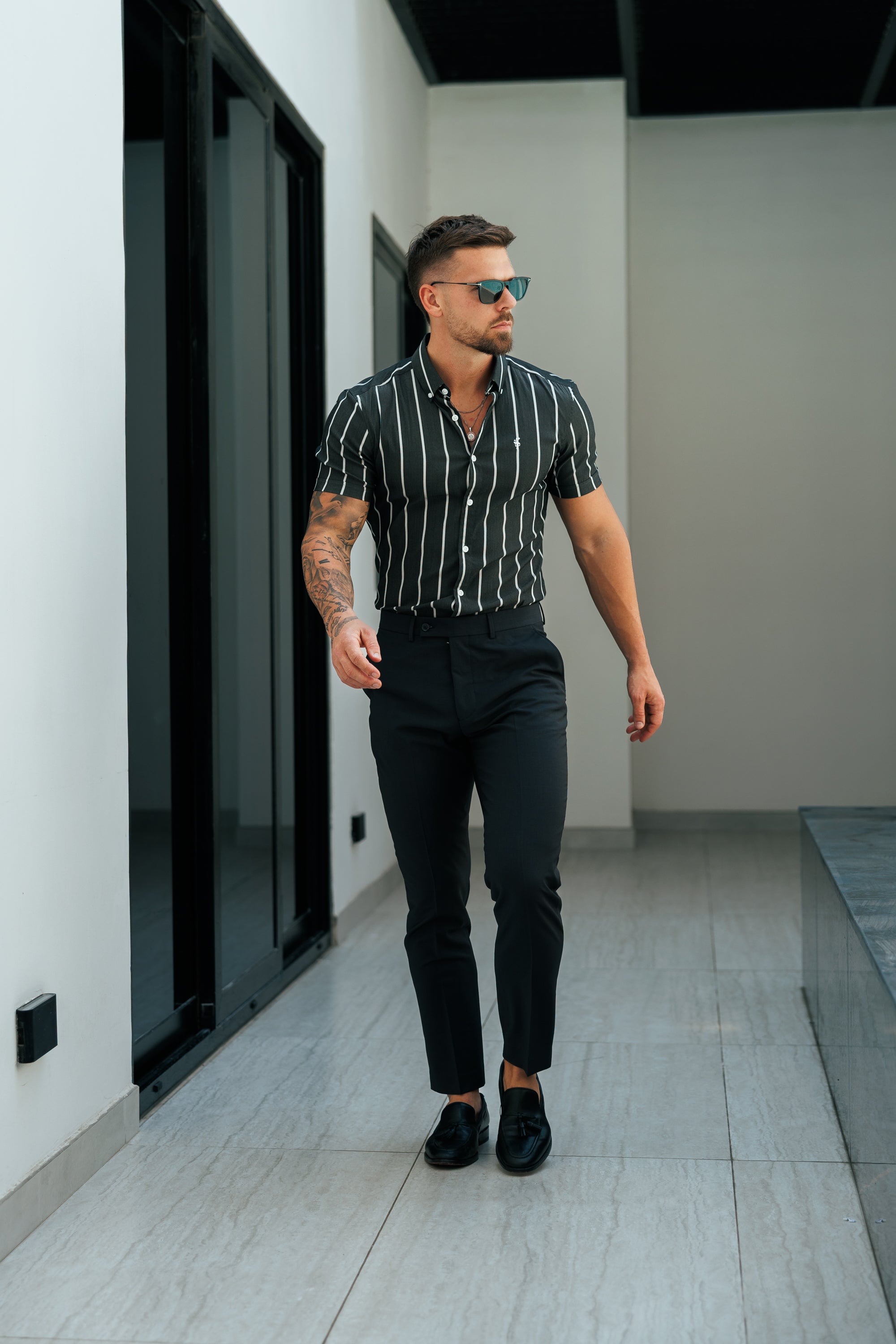 Super Slim Stretch Anthrazit/Weiß bedrucktes Kurzarmhemd mit breiten Streifen und Knopfleiste - FS1227