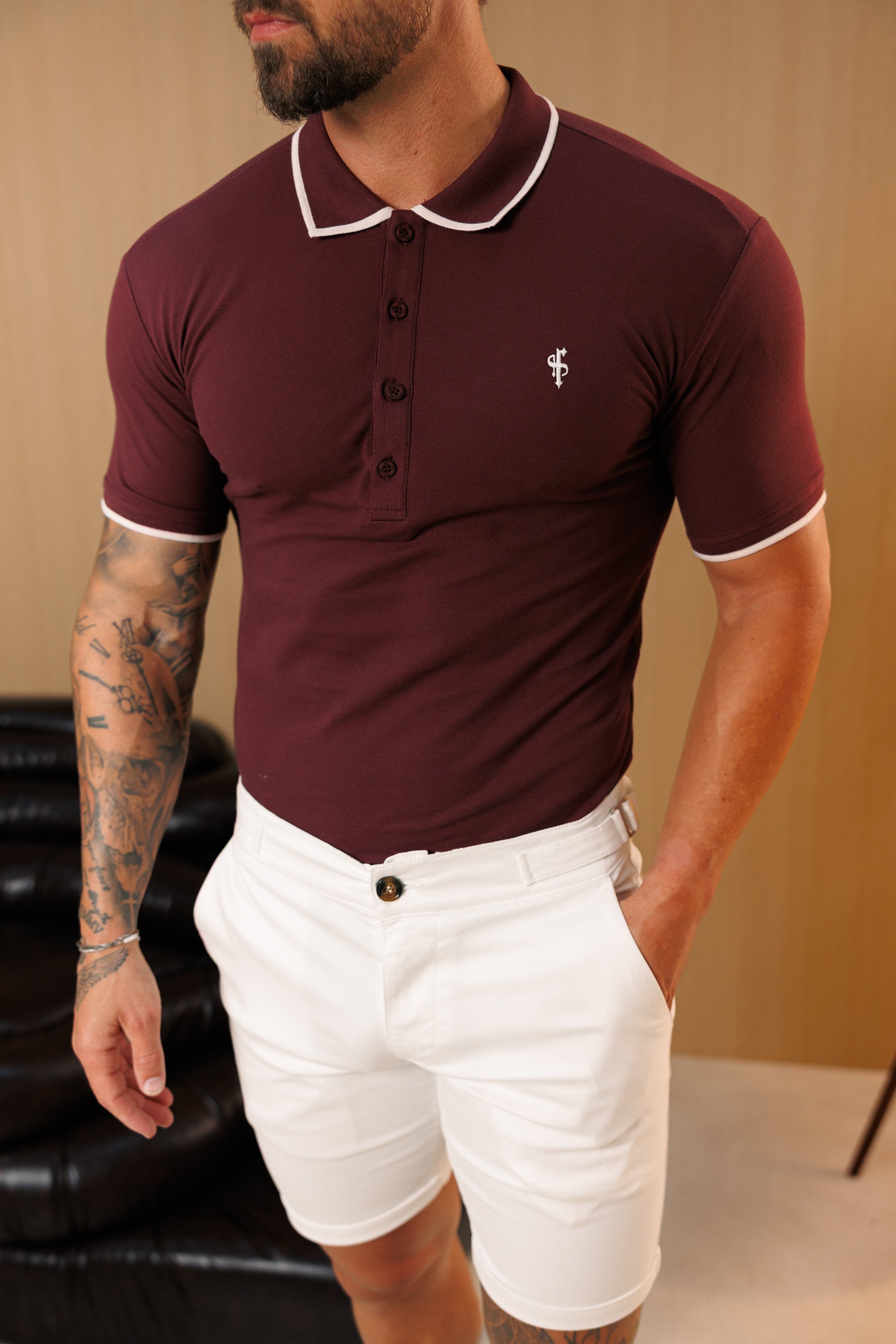 Burgunderrotes/weißes Poloshirt mit Kontrastkragen und -ärmeln – FSH1676