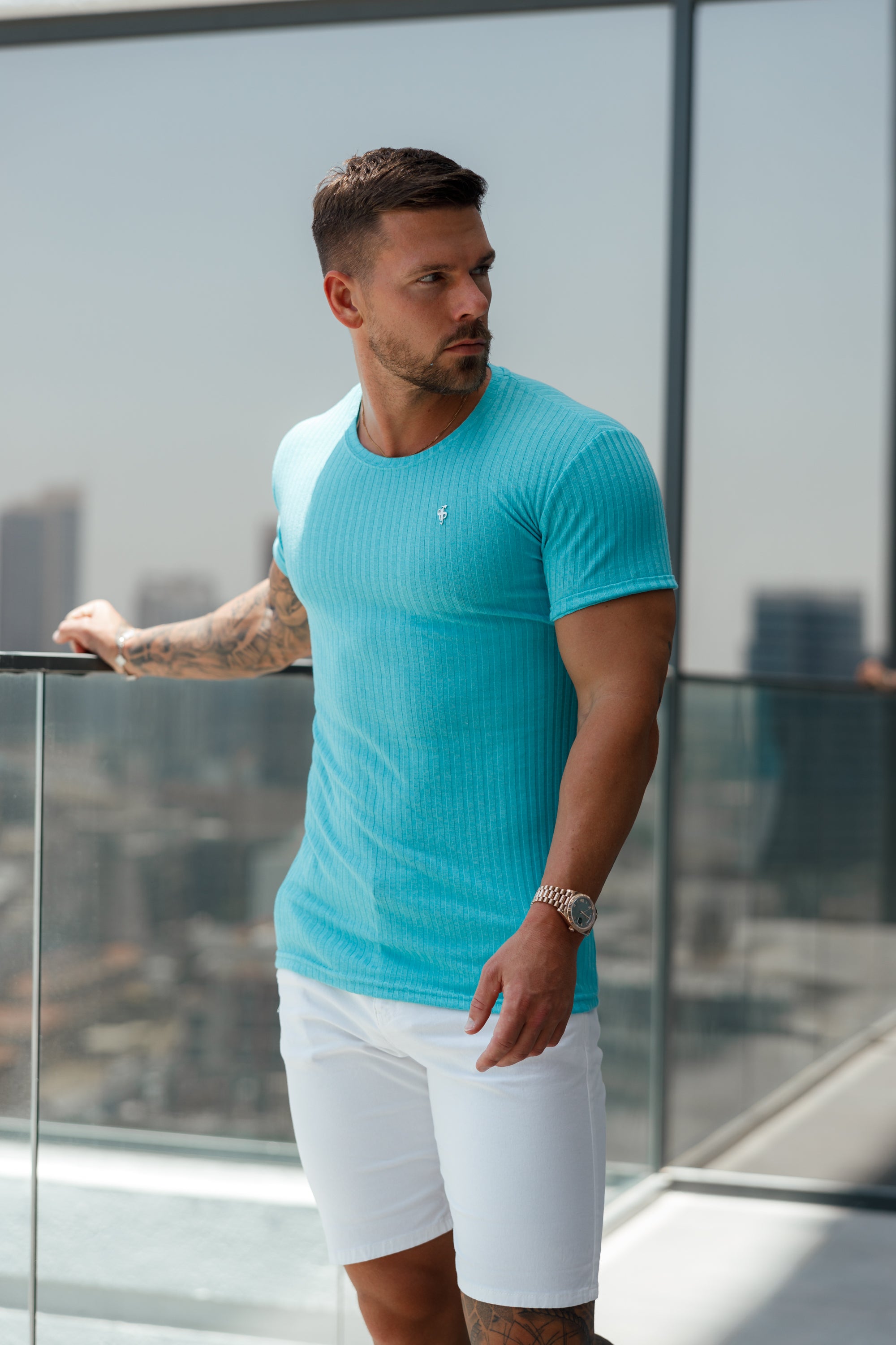Schmal geschnittene, ecrufarbene Chino-Shorts - FSH228