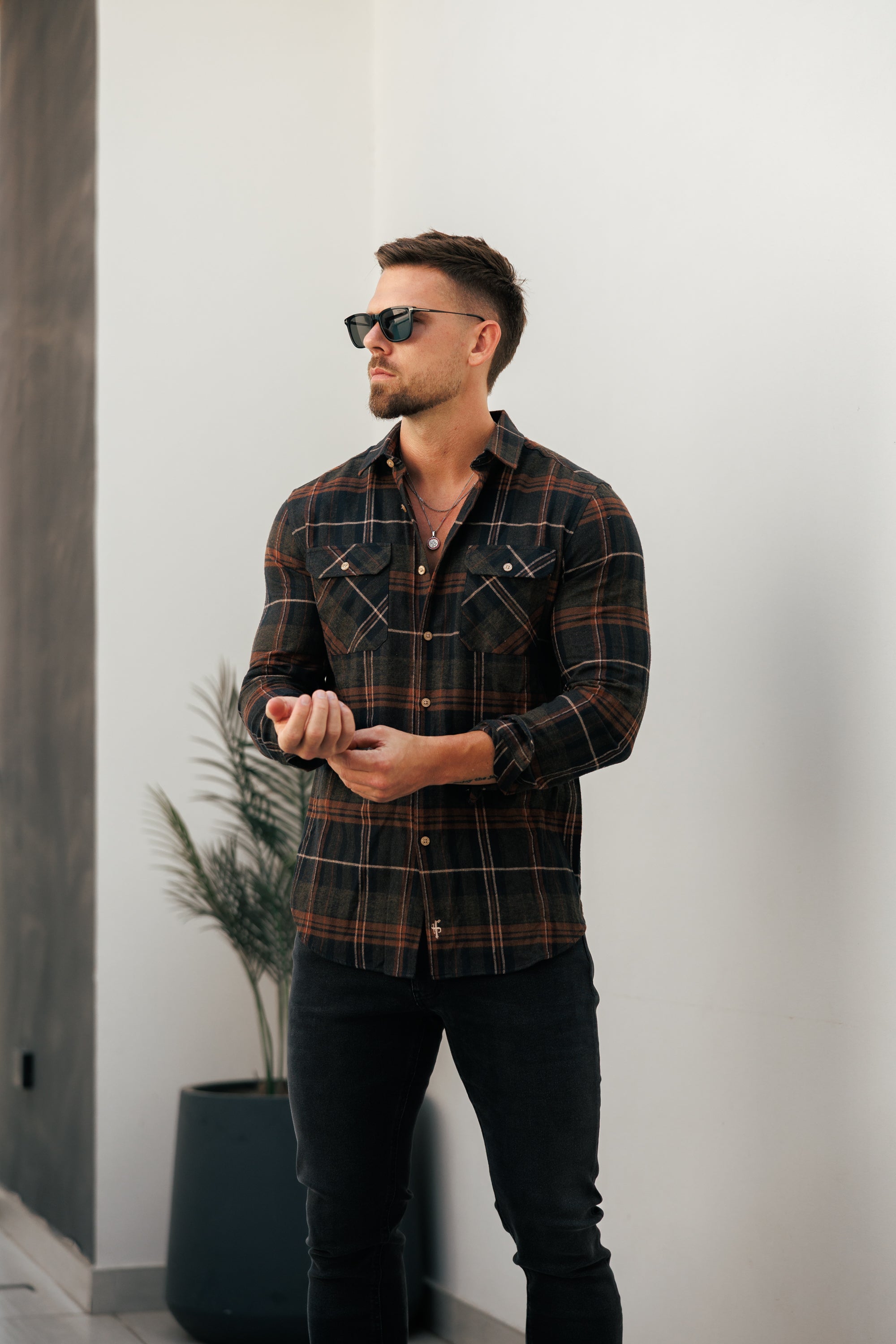 Braune karierte Hemdjacke mit zwei Taschen - FS1196