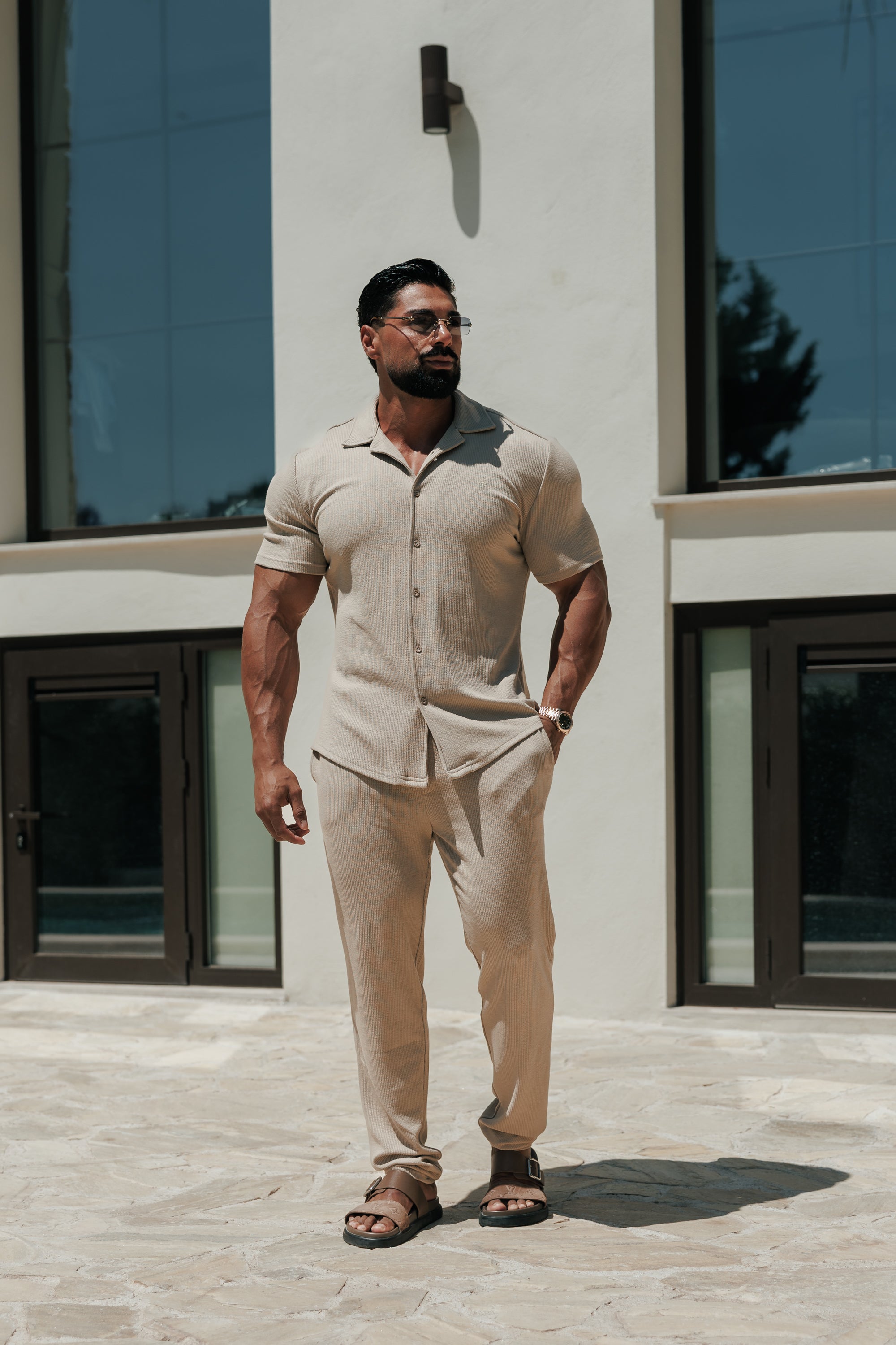 Jersey-Kord-Stretch-Hemd in Beige mit Revers und kurzen Ärmeln – FSR073 (VORBESTELLUNG 27. JULI)
