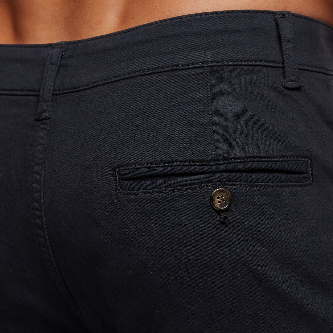 Schwarze Chino-Shorts in schmaler Passform - FSH266