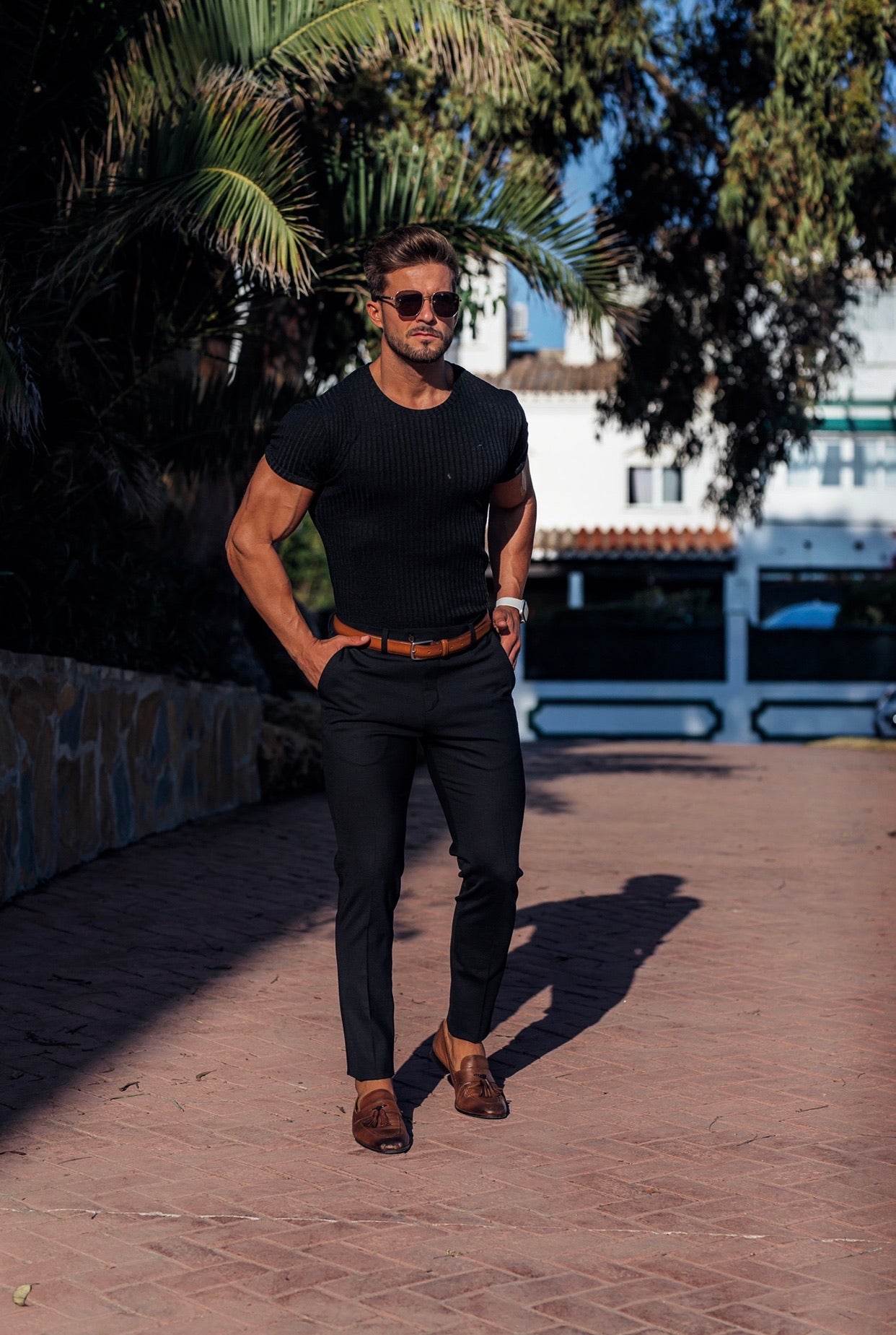 Schmale, elegante schwarze Stretchhose - FST034